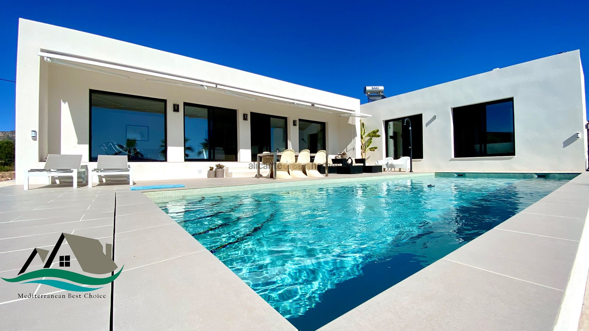 Resale - 3 Bedroom 2 Bathroom Villa in La Romana -  - Alicante