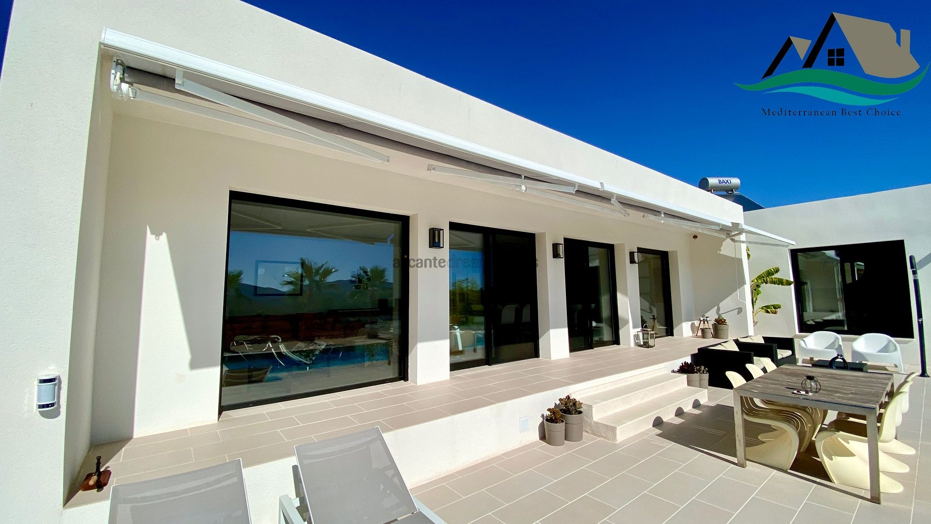 Resale - 3 Bedroom 2 Bathroom Villa in La Romana -  - Alicante