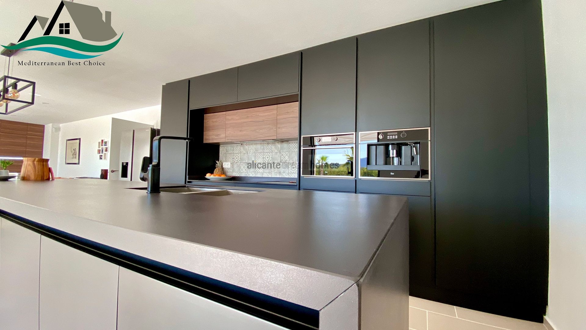 Resale - 3 Bedroom 2 Bathroom Villa in La Romana -  - Alicante