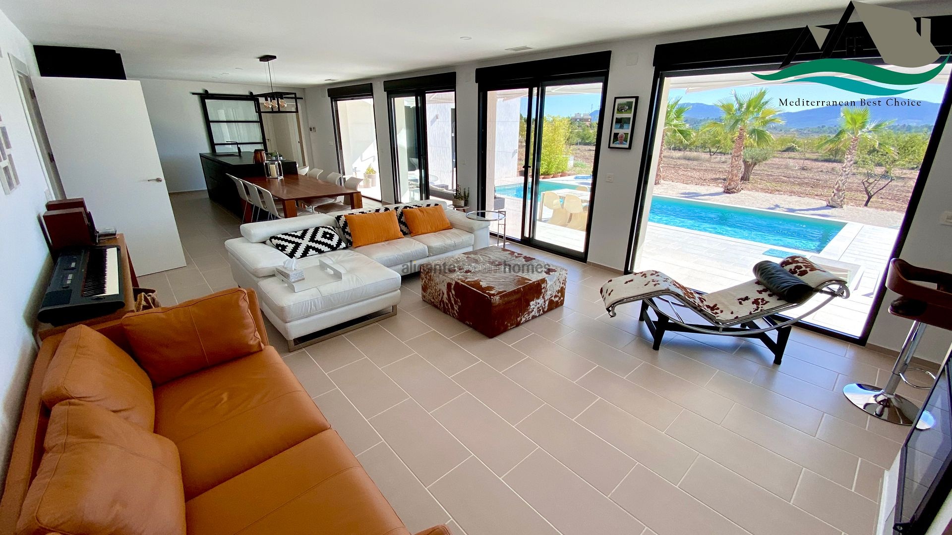 Resale - 3 Bedroom 2 Bathroom Villa in La Romana -  - Alicante