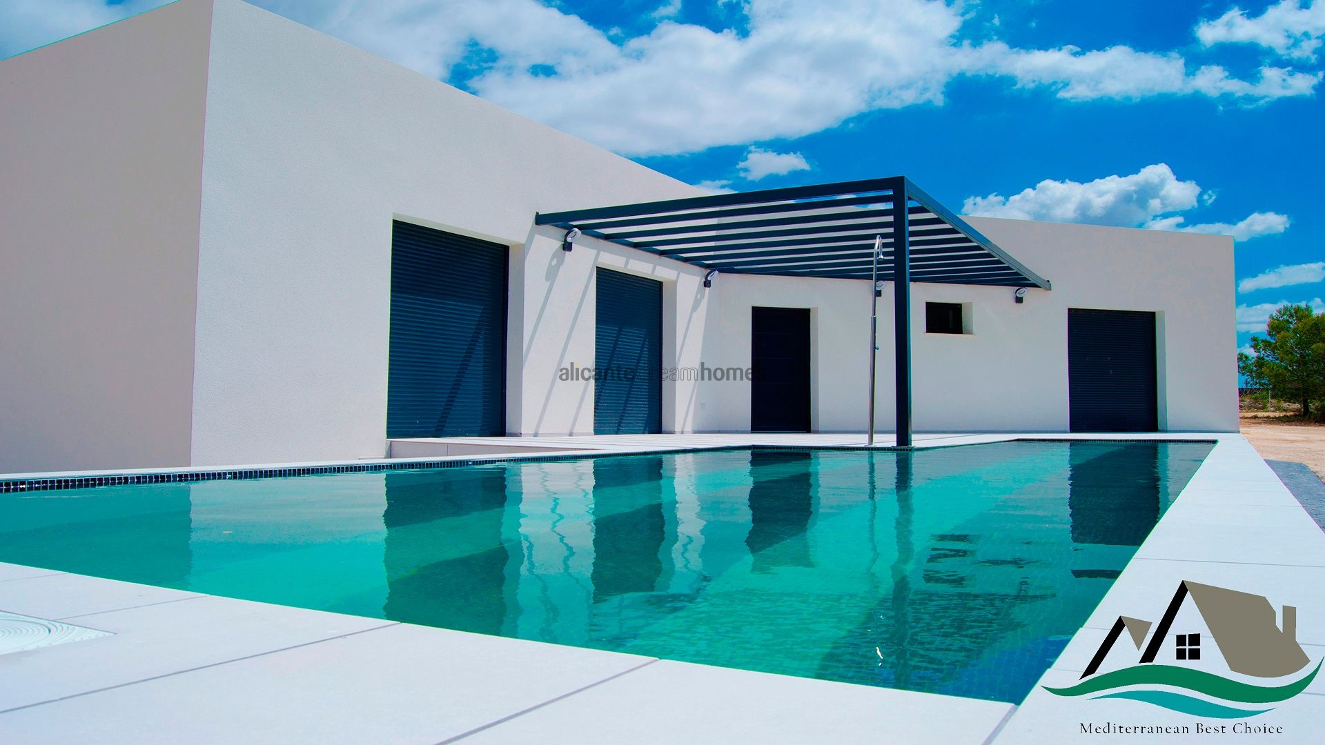 Resale - 4 Bedroom 2 Bathroom Villa in La Romana -  - Alicante