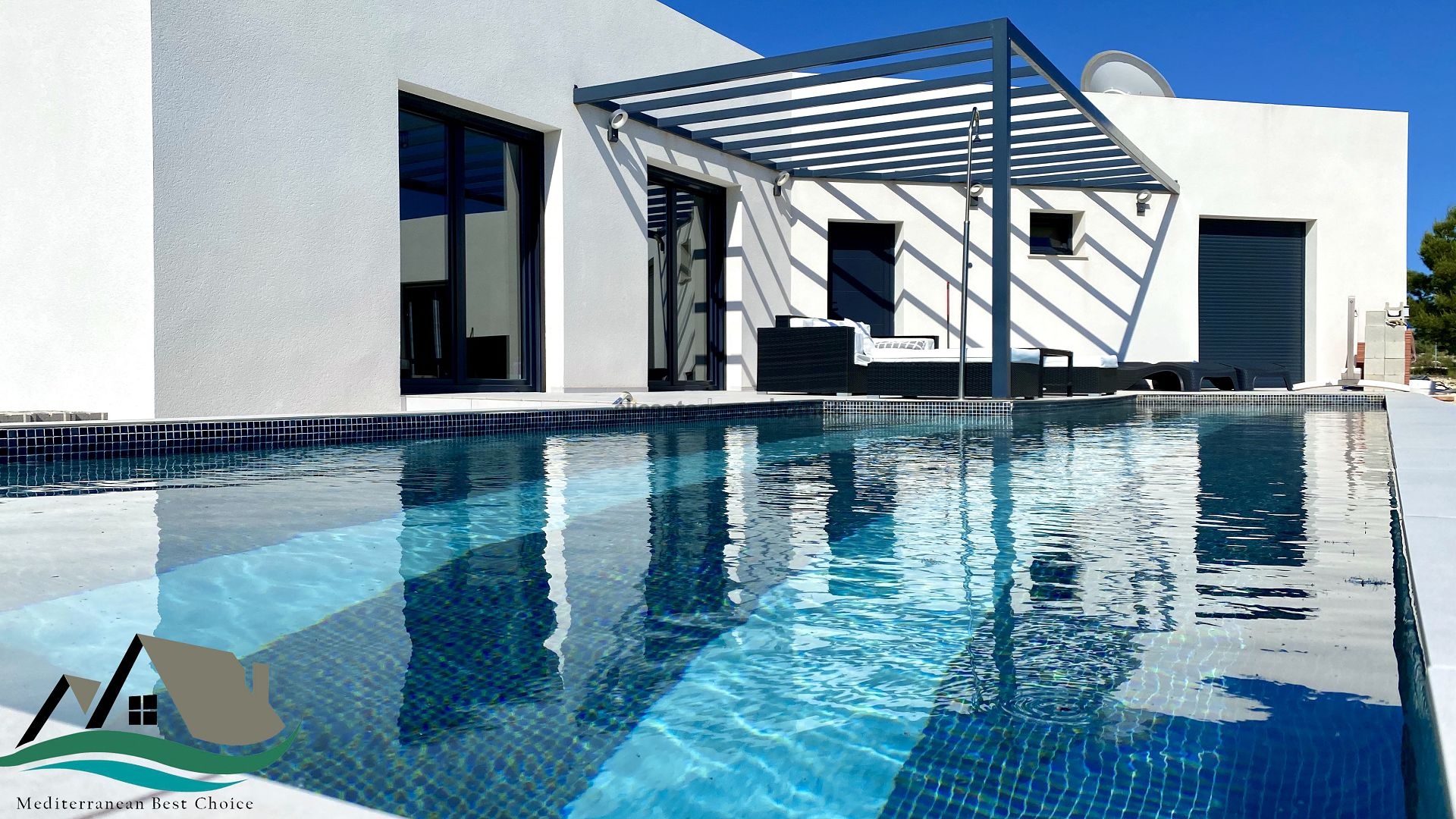 Resale - 4 Bedroom 2 Bathroom Villa in La Romana -  - Alicante