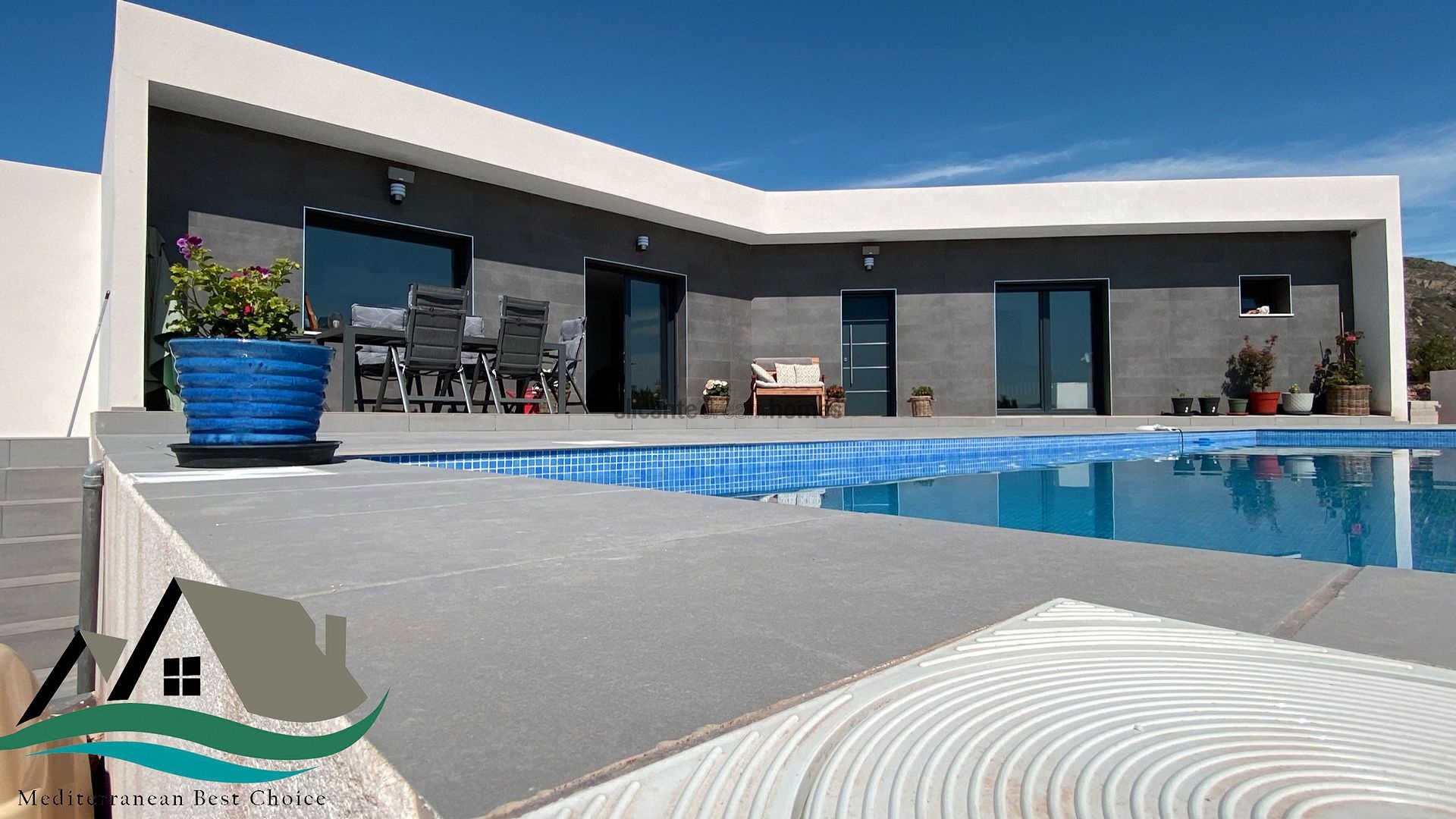 Resale - 4 Bedroom 2 Bathroom Villa in La Romana -  - Alicante