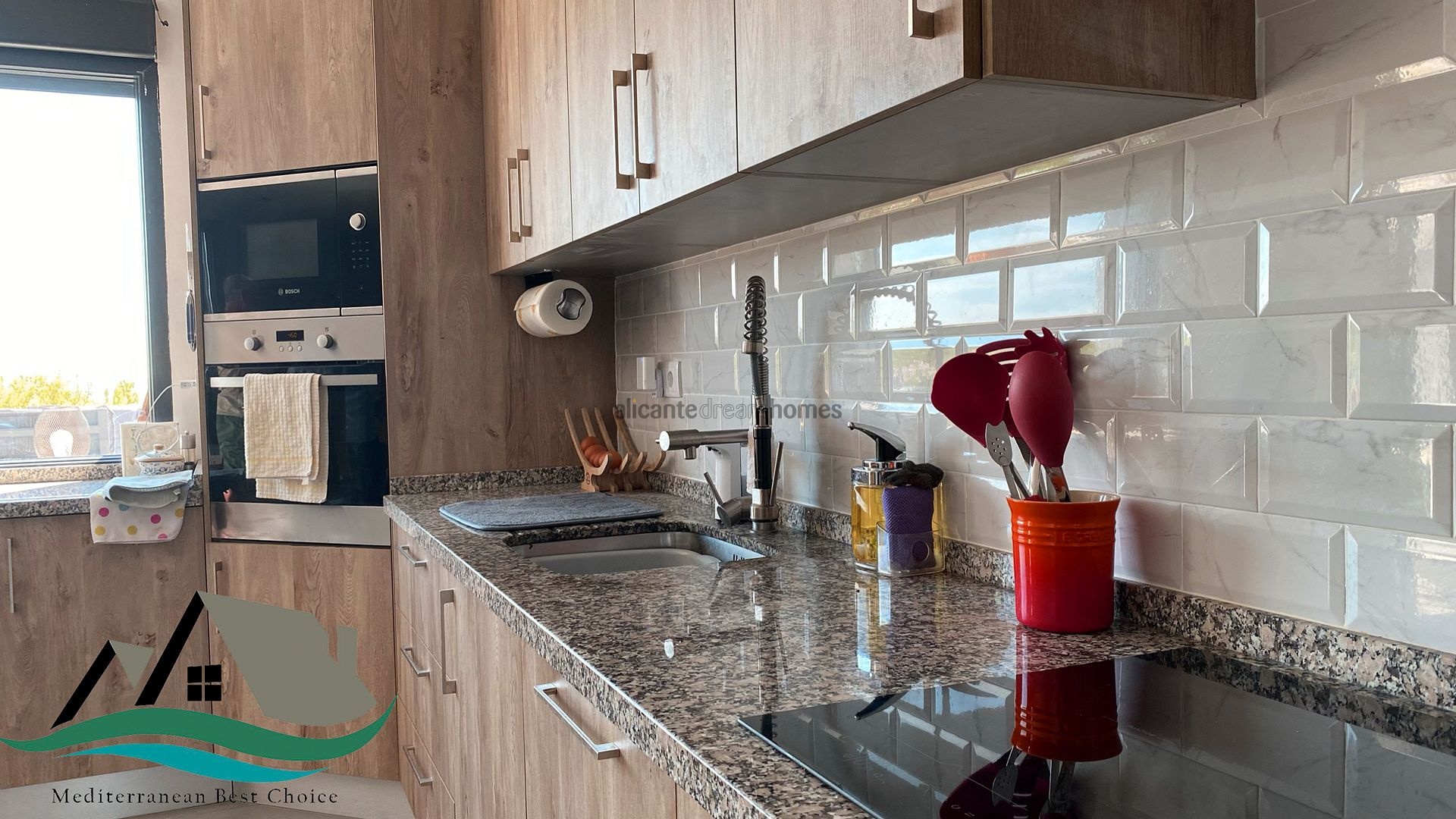 Resale - 4 Bedroom 2 Bathroom Villa in La Romana -  - Alicante