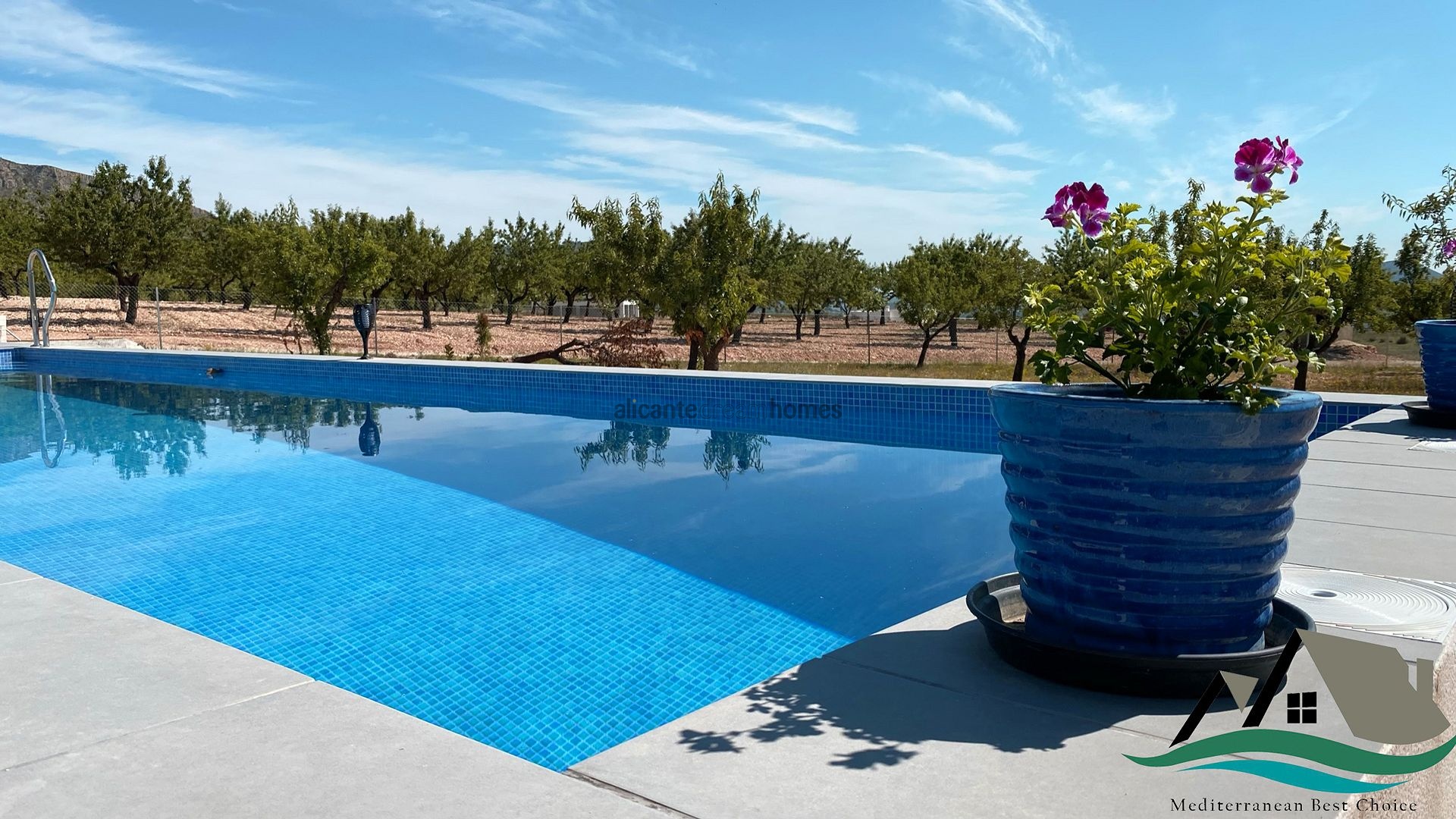 Resale - 4 Bedroom 2 Bathroom Villa in La Romana -  - Alicante