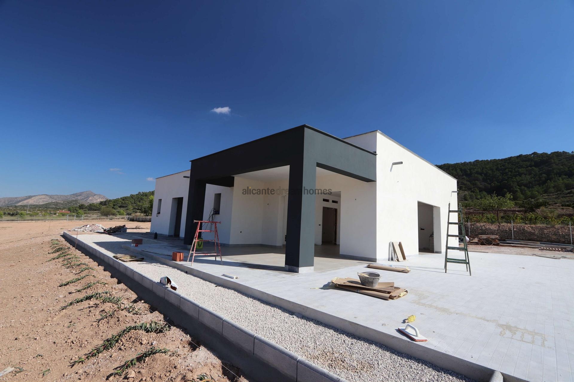 Resale - 3 Bedroom 3 Bathroom Villa in Pinoso -  - Alicante