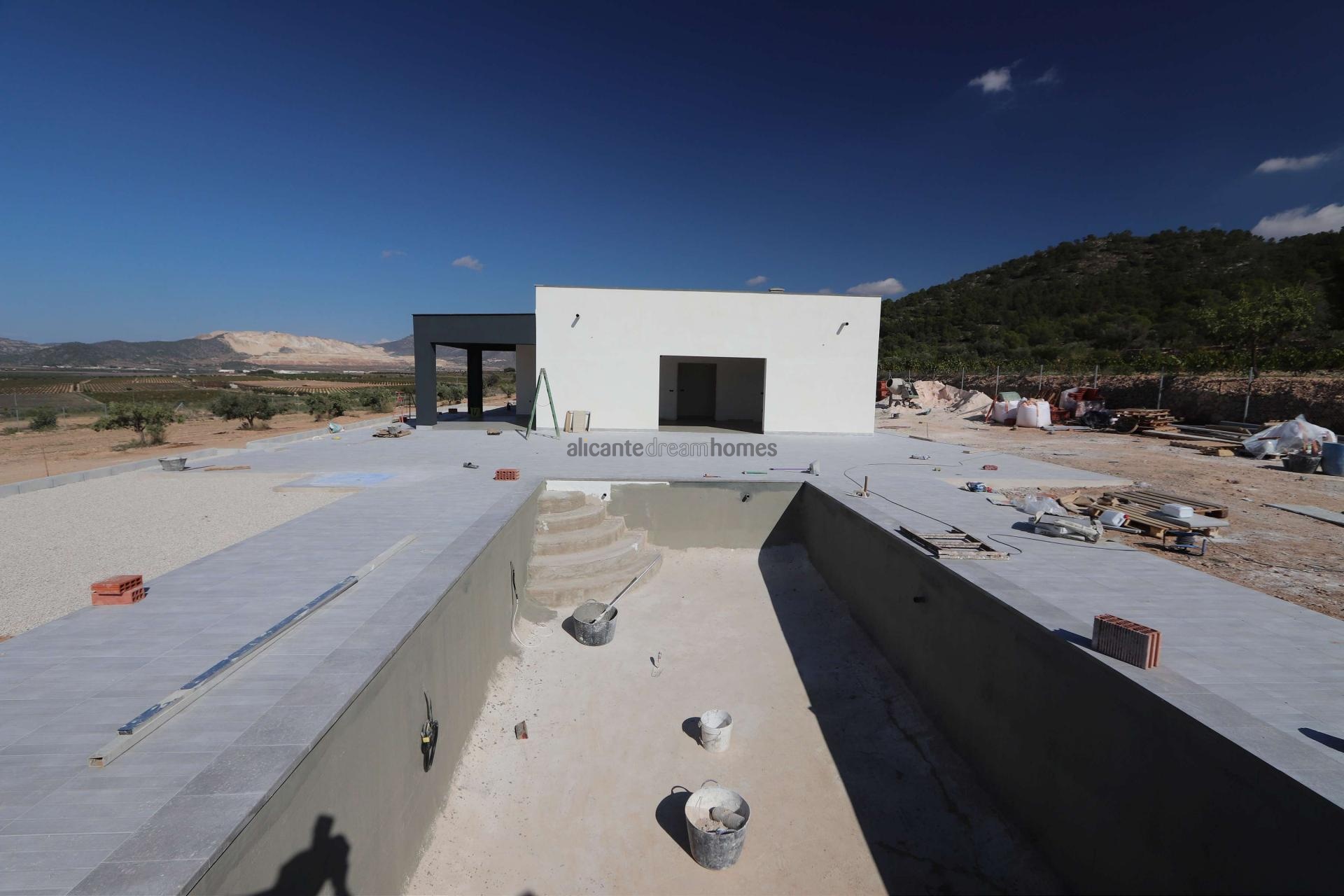 Resale - 3 Bedroom 3 Bathroom Villa in Pinoso -  - Alicante