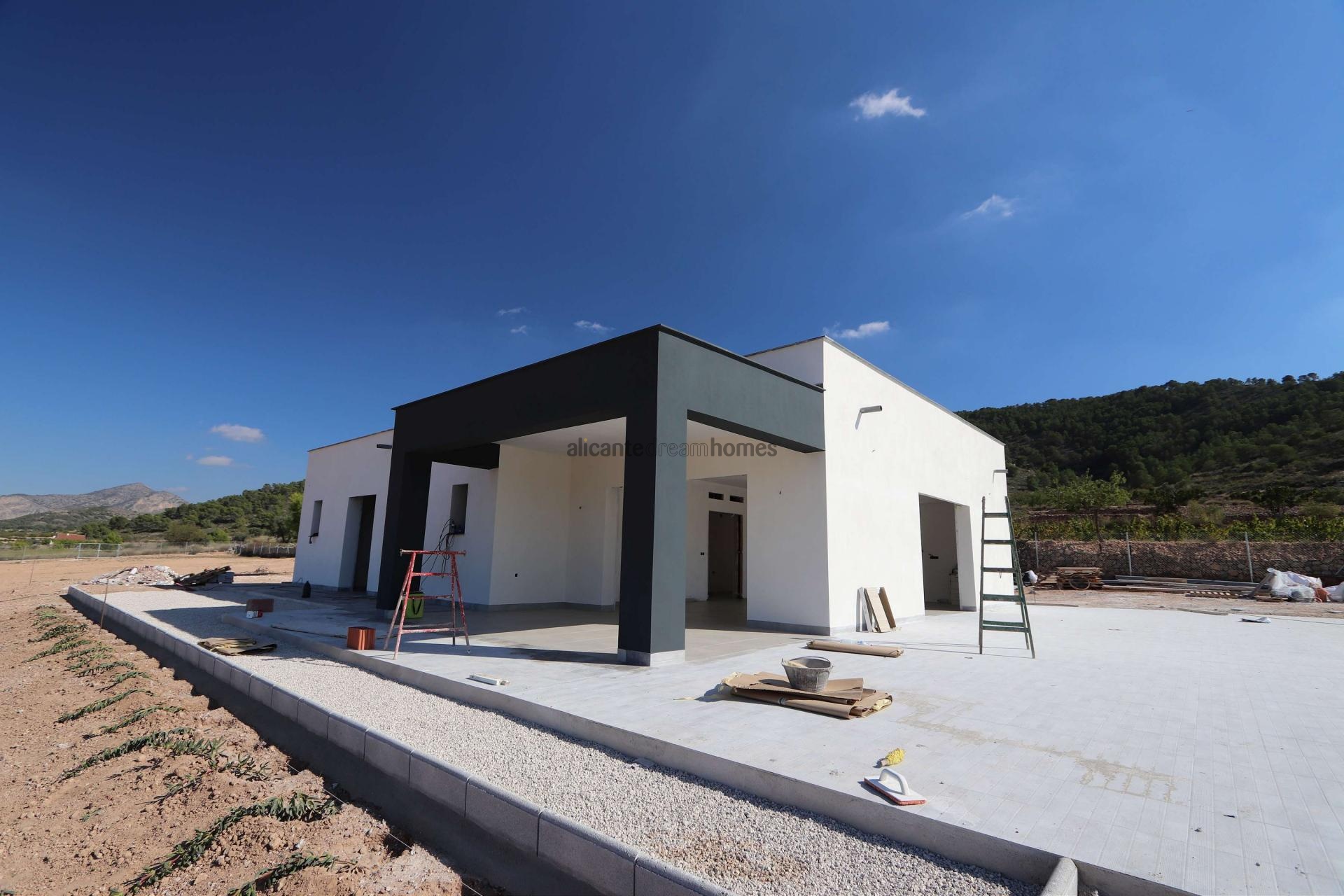 Resale - 3 Bedroom 3 Bathroom Villa in Pinoso -  - Alicante