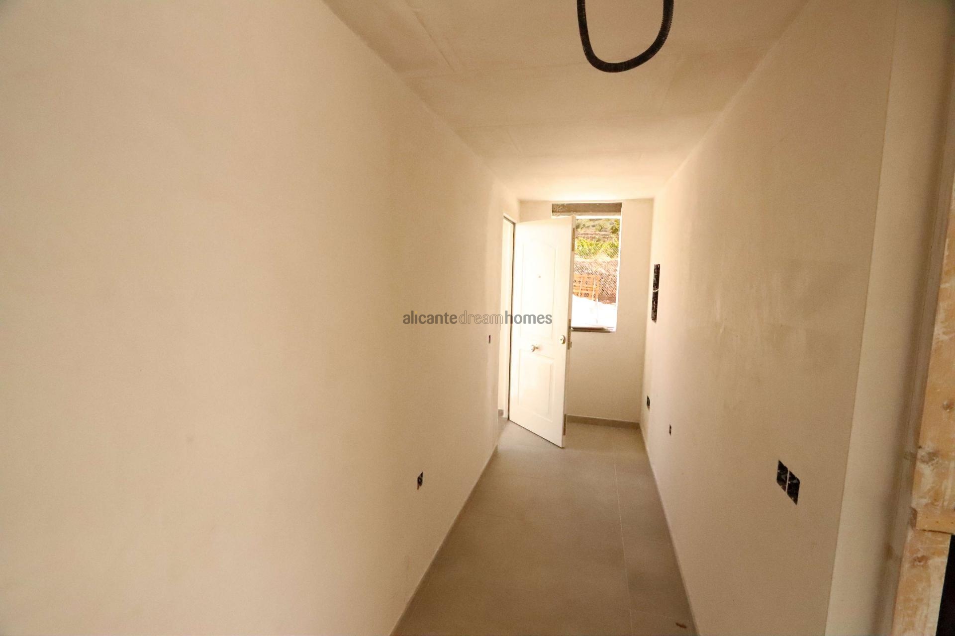 Resale - 3 Bedroom 3 Bathroom Villa in Pinoso -  - Alicante