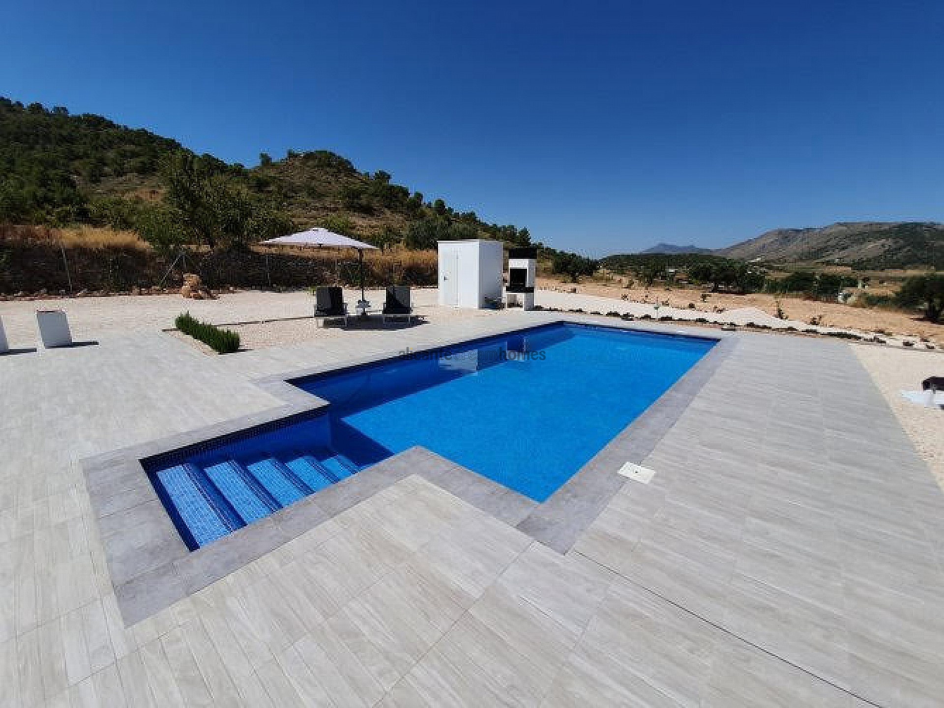 Resale - 3 Bedroom 3 Bathroom Villa in Pinoso -  - Alicante