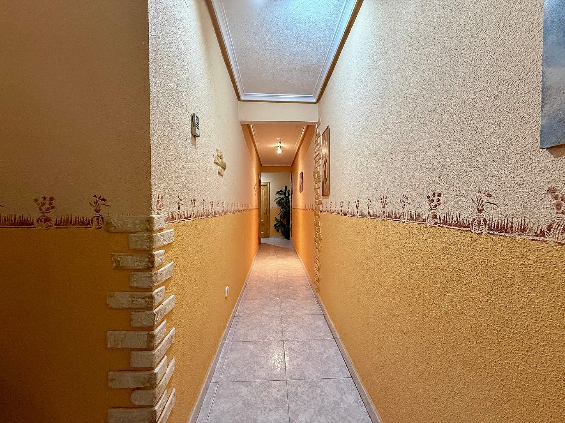 Resale - 5 Bedroom 2 Bathroom Apartment in Pinoso - , Pinoso, Alicante, Spain - Alicante