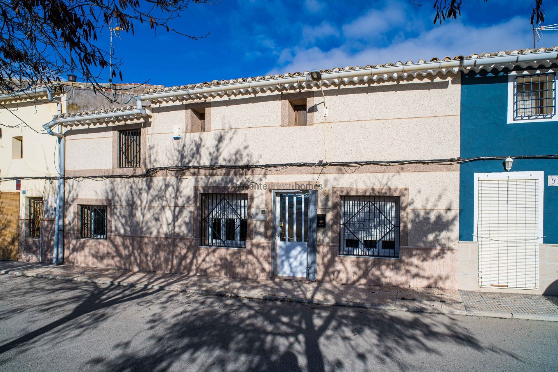 Resale - 5 Bedroom 4 Bathroom Country house in Pinoso -  - Alicante