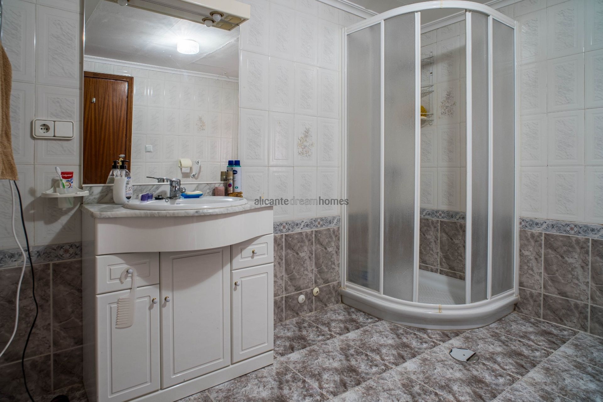 Resale - 5 Bedroom 4 Bathroom Country house in Pinoso -  - Alicante