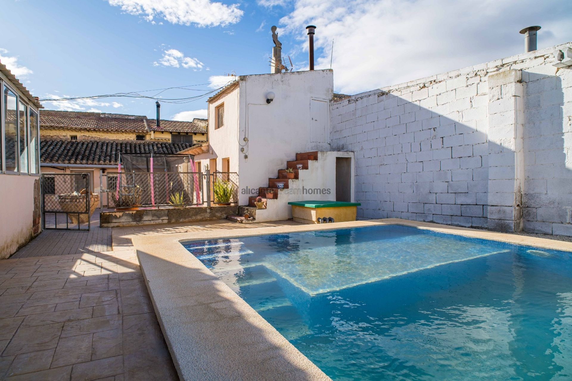 Resale - 5 Bedroom 4 Bathroom Country house in Pinoso -  - Alicante