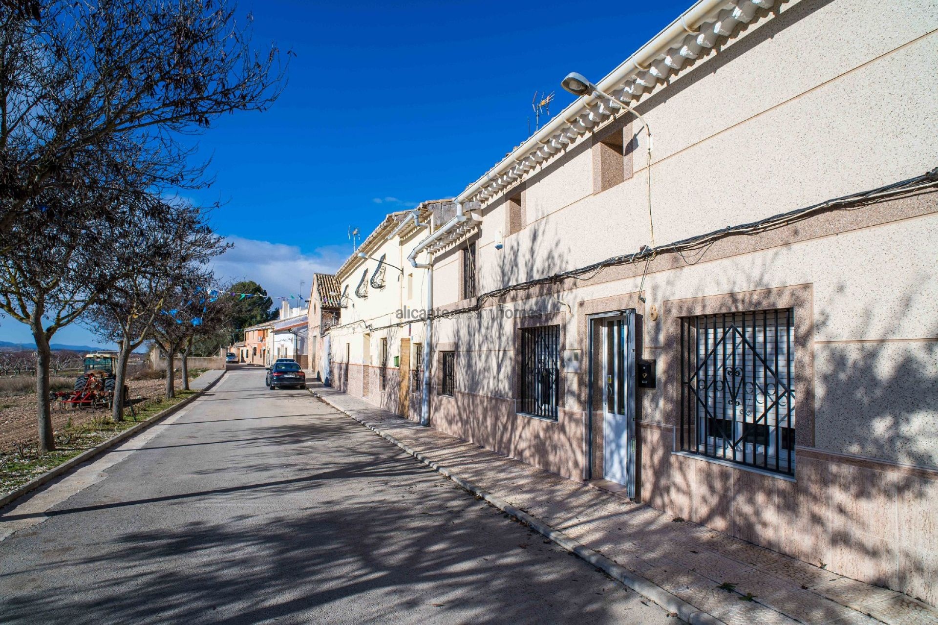 Resale - 5 Bedroom 4 Bathroom Country house in Pinoso -  - Alicante
