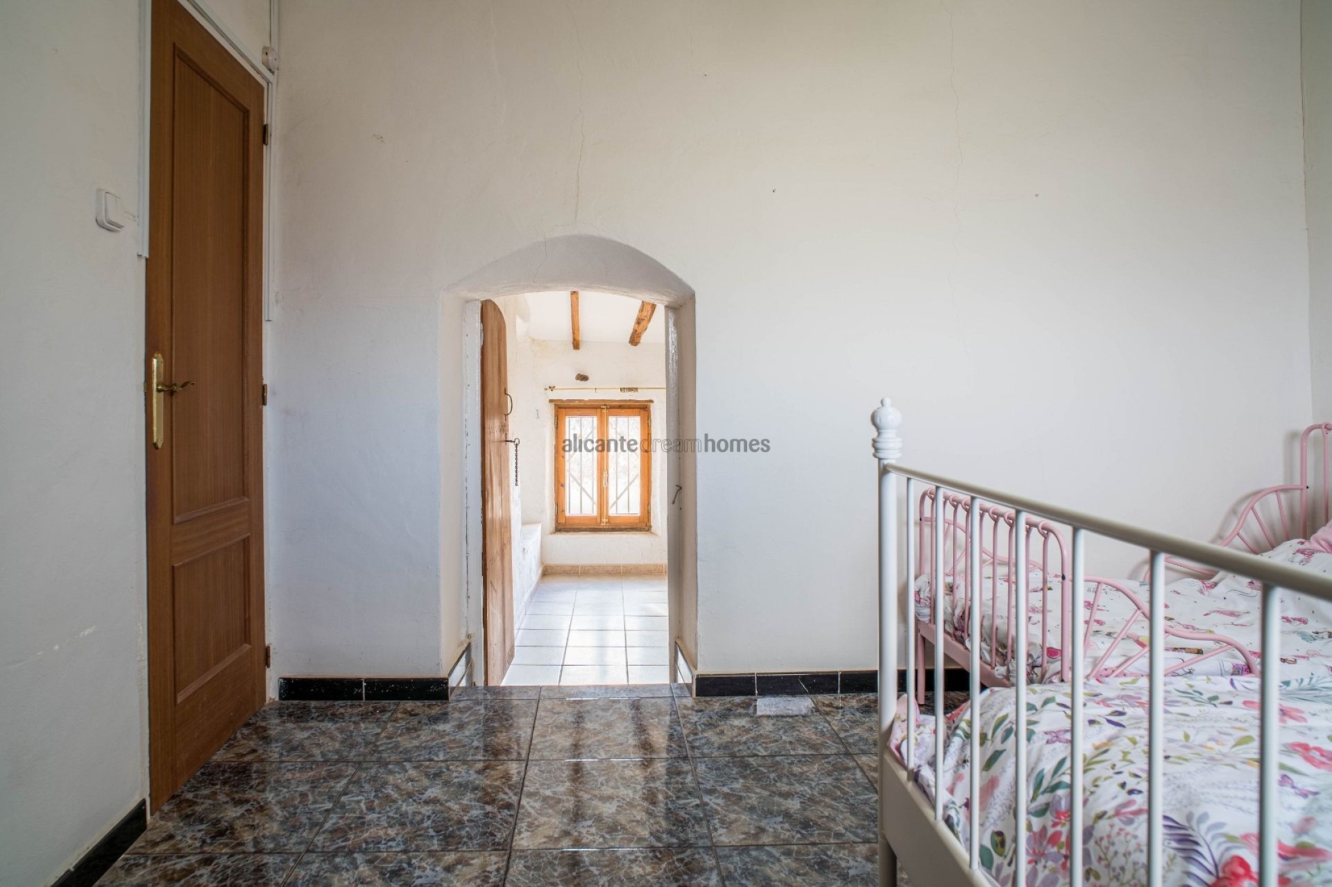 Resale - 5 Bedroom 4 Bathroom Country house in Pinoso -  - Alicante