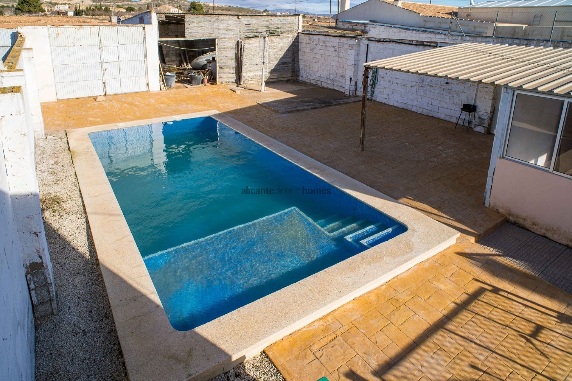 Resale - 5 Bedroom 4 Bathroom Country house in Pinoso -  - Alicante