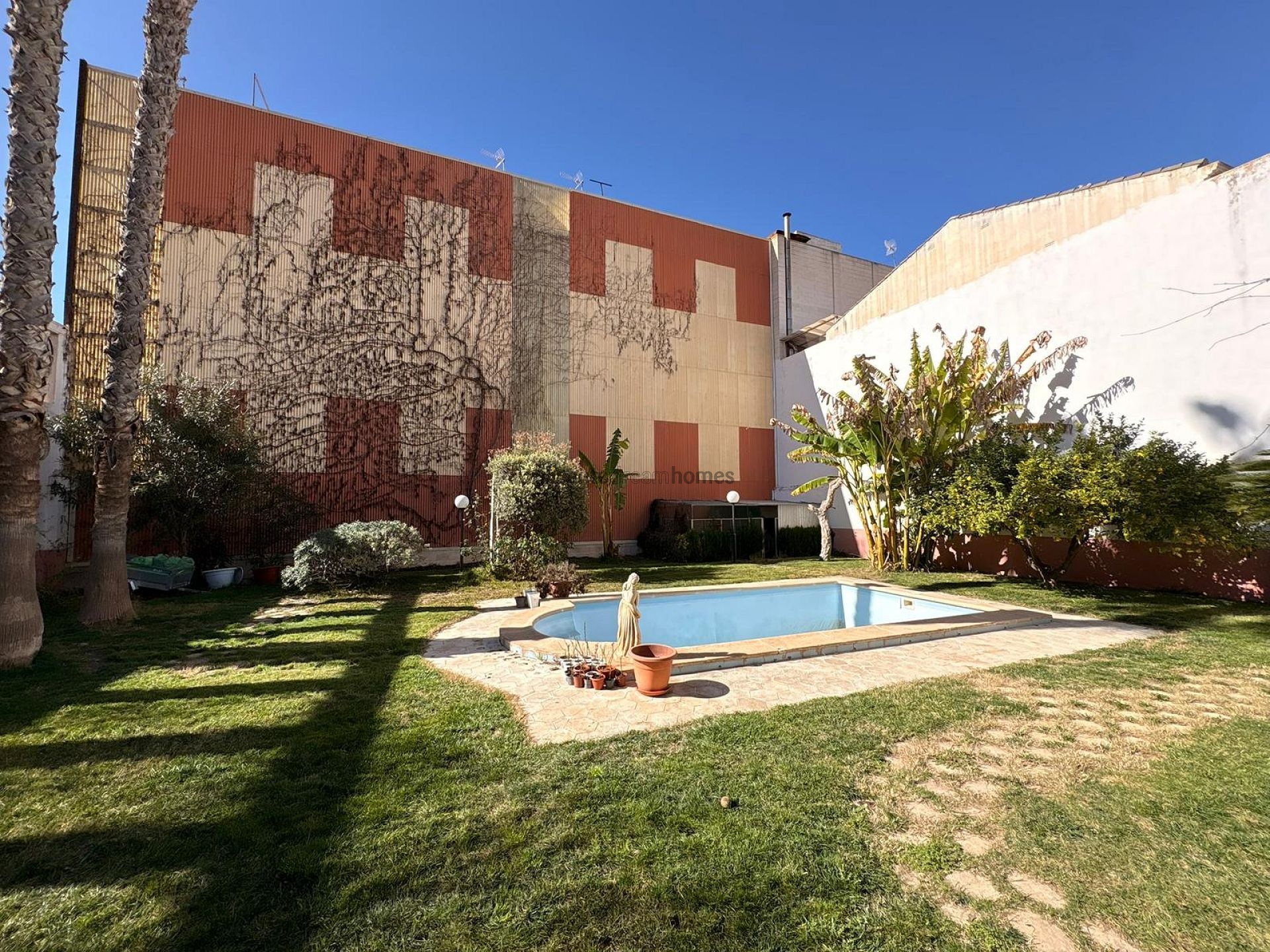 Resale - 6 Bedroom 5 Bathroom Villa in Sax -  - Alicante