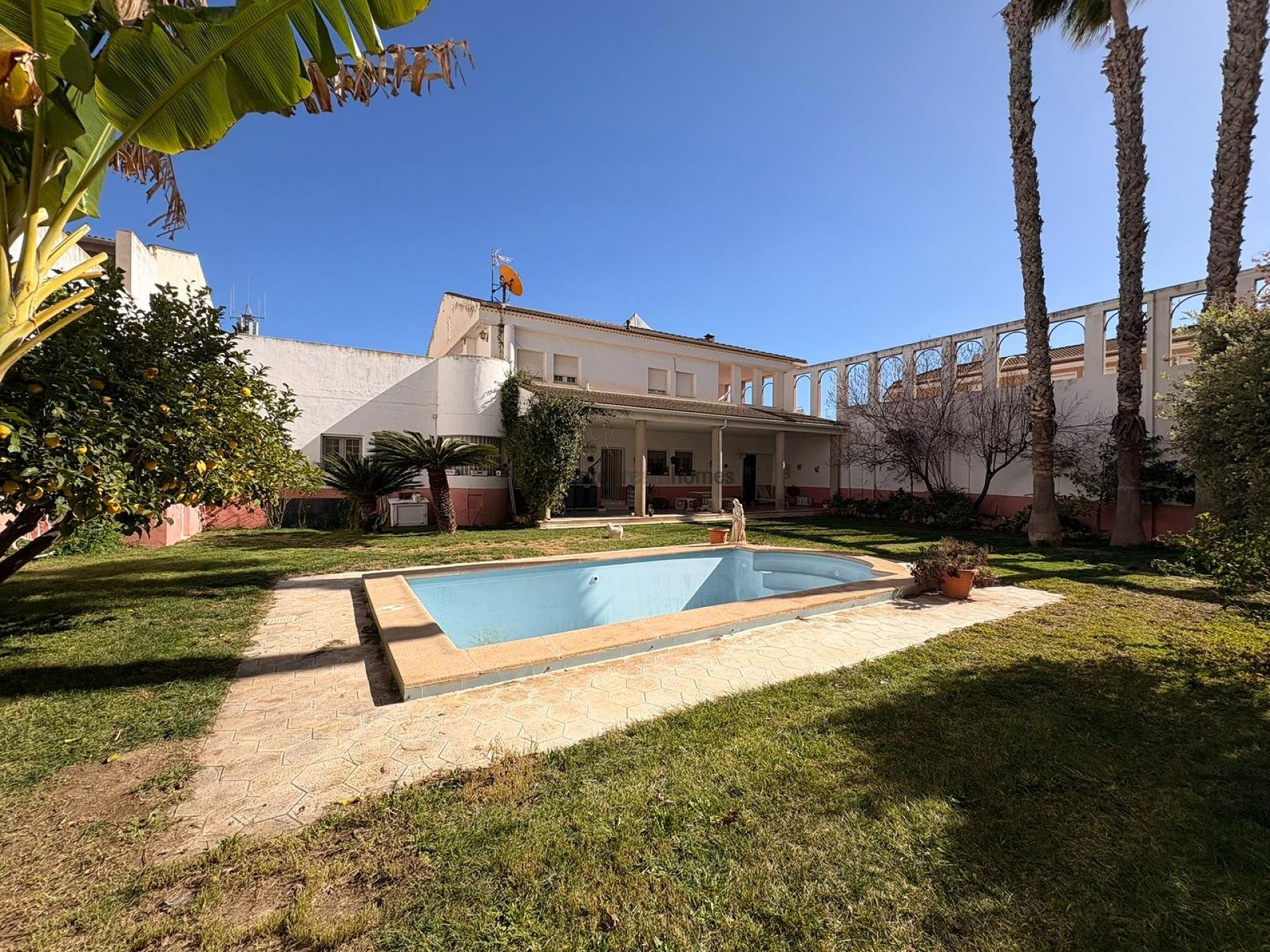 Resale - 6 Bedroom 5 Bathroom Villa in Sax -  - Alicante