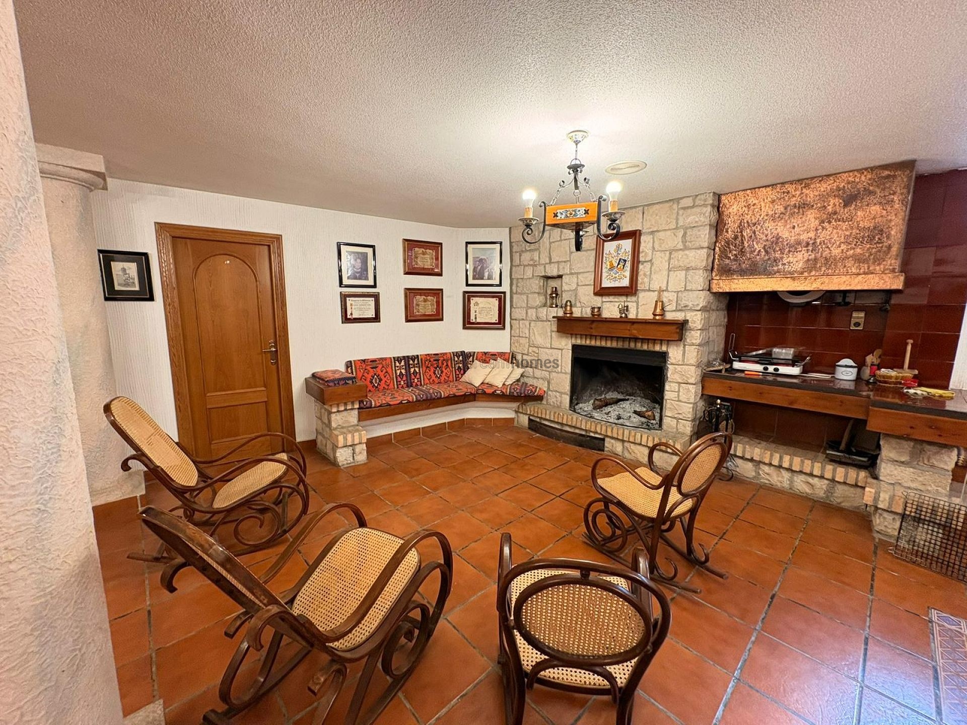 Resale - 6 Bedroom 5 Bathroom Villa in Sax -  - Alicante