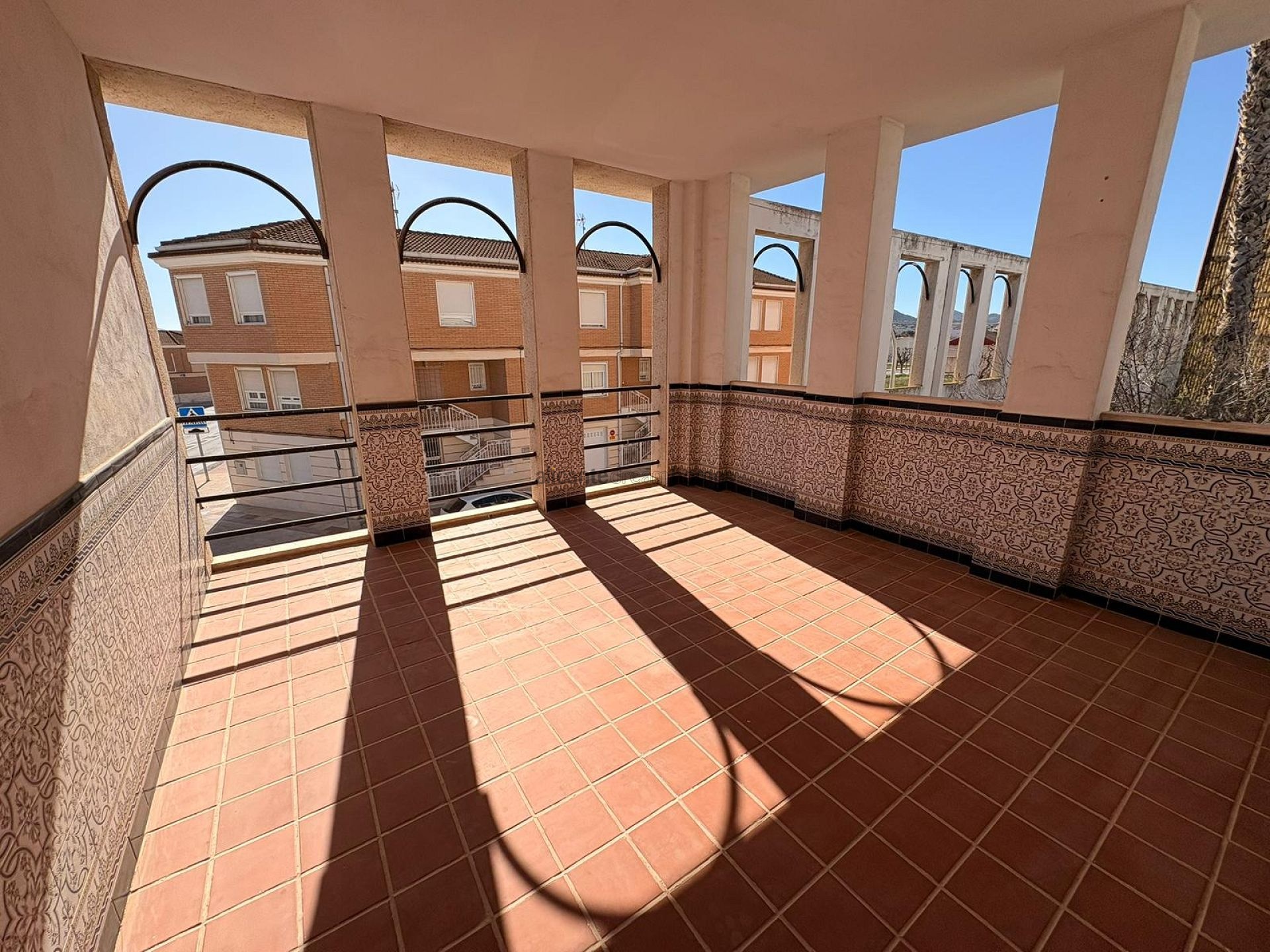 Resale - 6 Bedroom 5 Bathroom Villa in Sax -  - Alicante