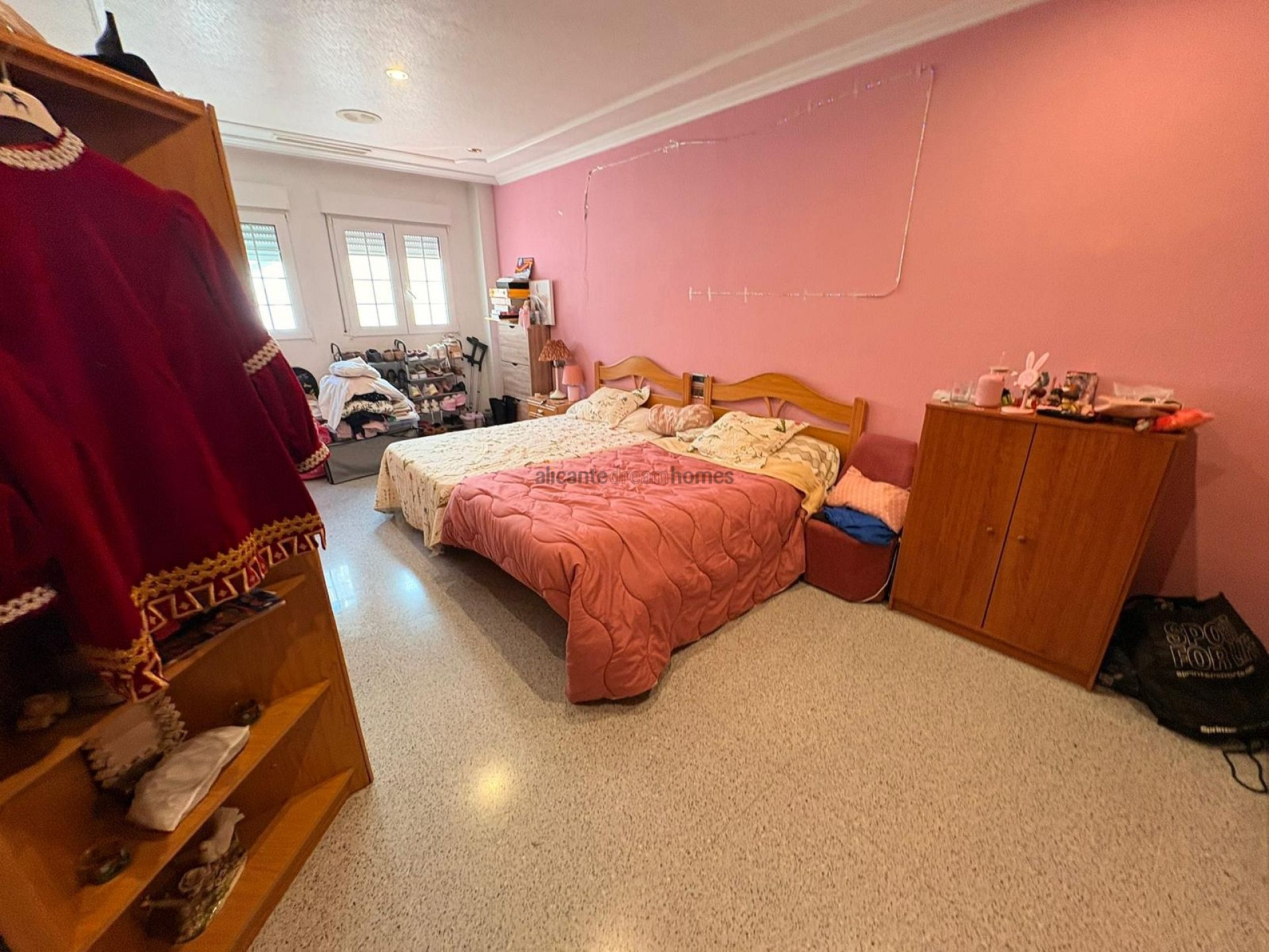 Resale - 6 Bedroom 5 Bathroom Villa in Sax -  - Alicante