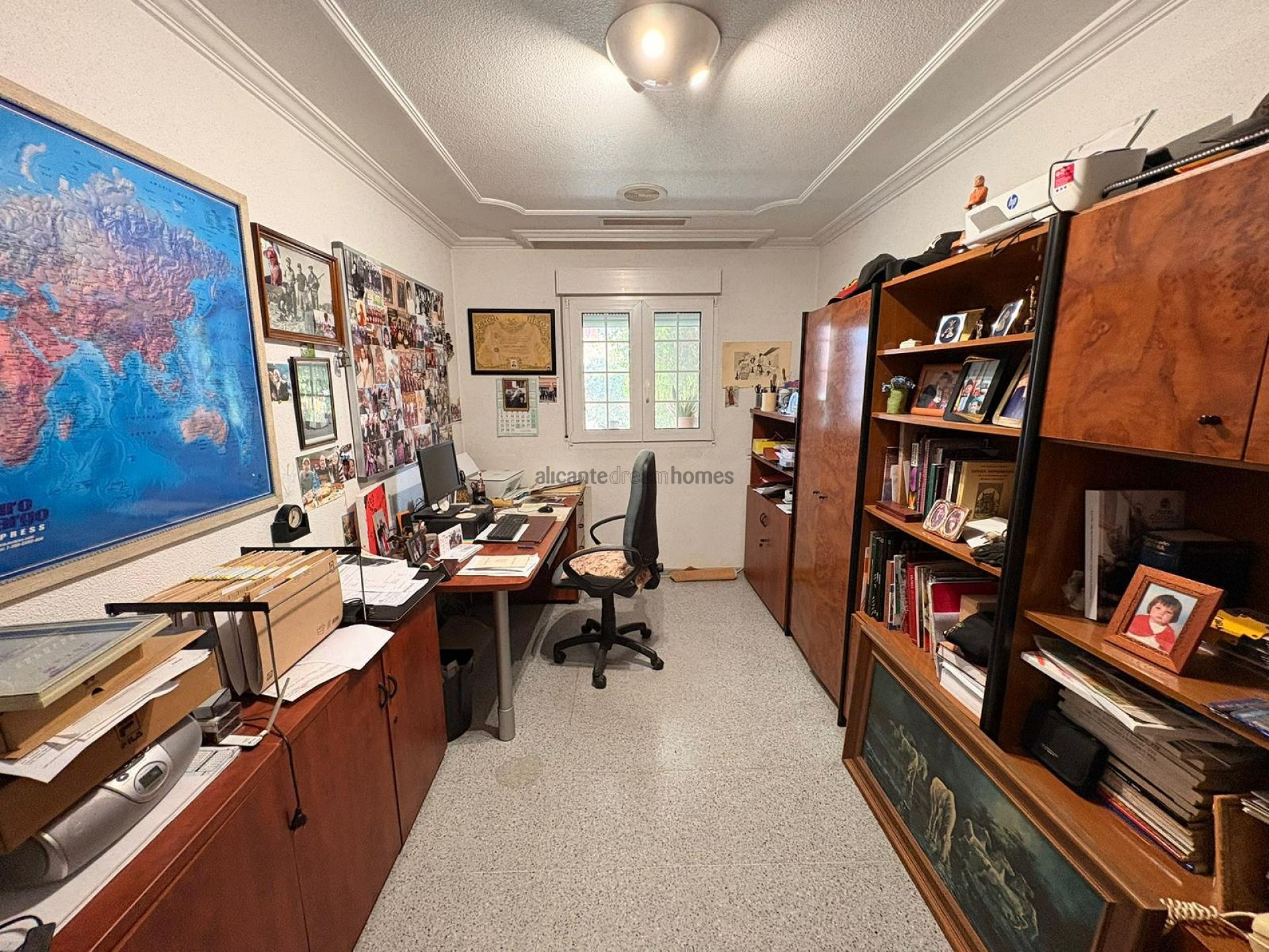 Resale - 6 Bedroom 5 Bathroom Villa in Sax -  - Alicante