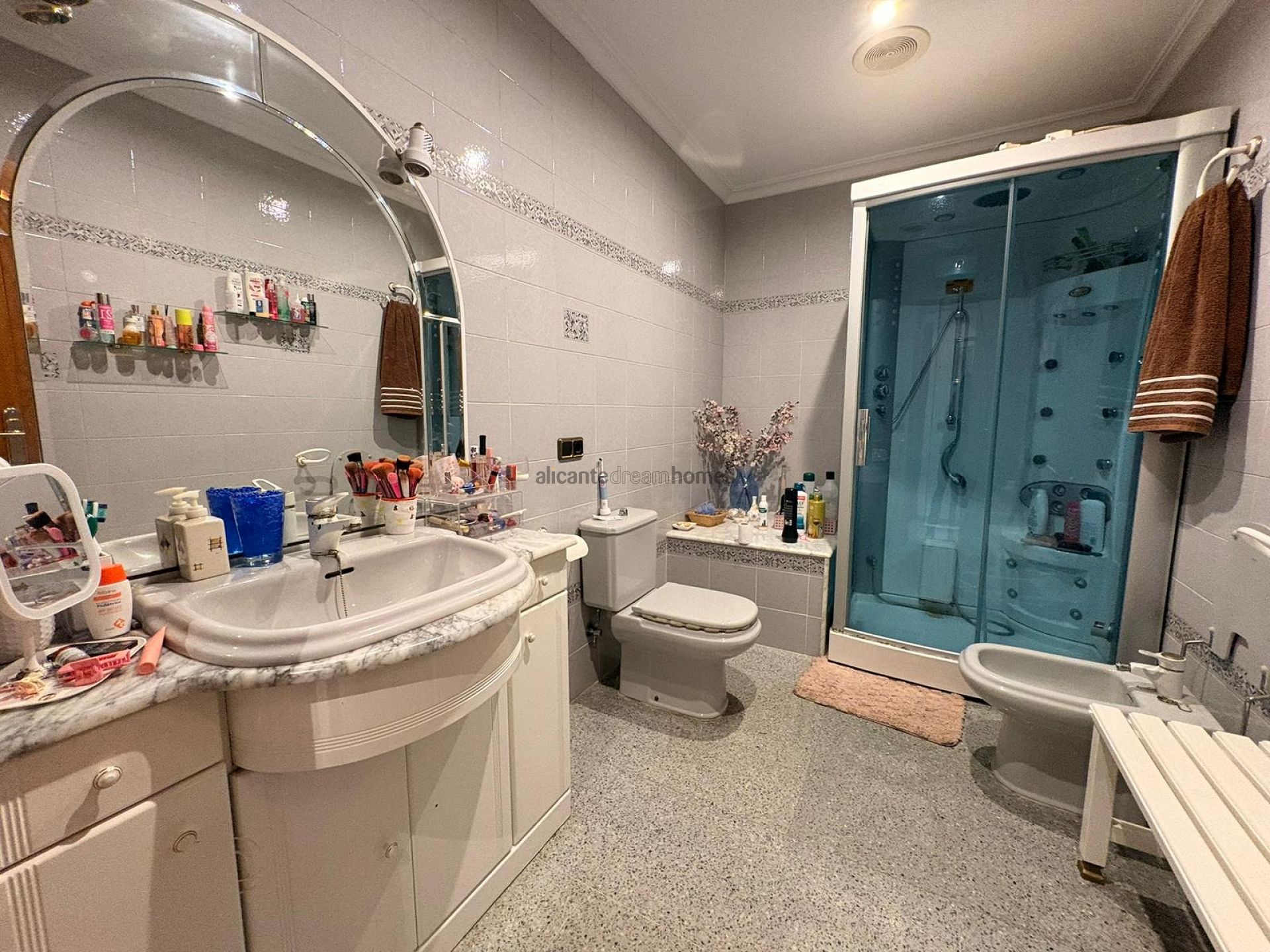 Resale - 6 Bedroom 5 Bathroom Villa in Sax -  - Alicante