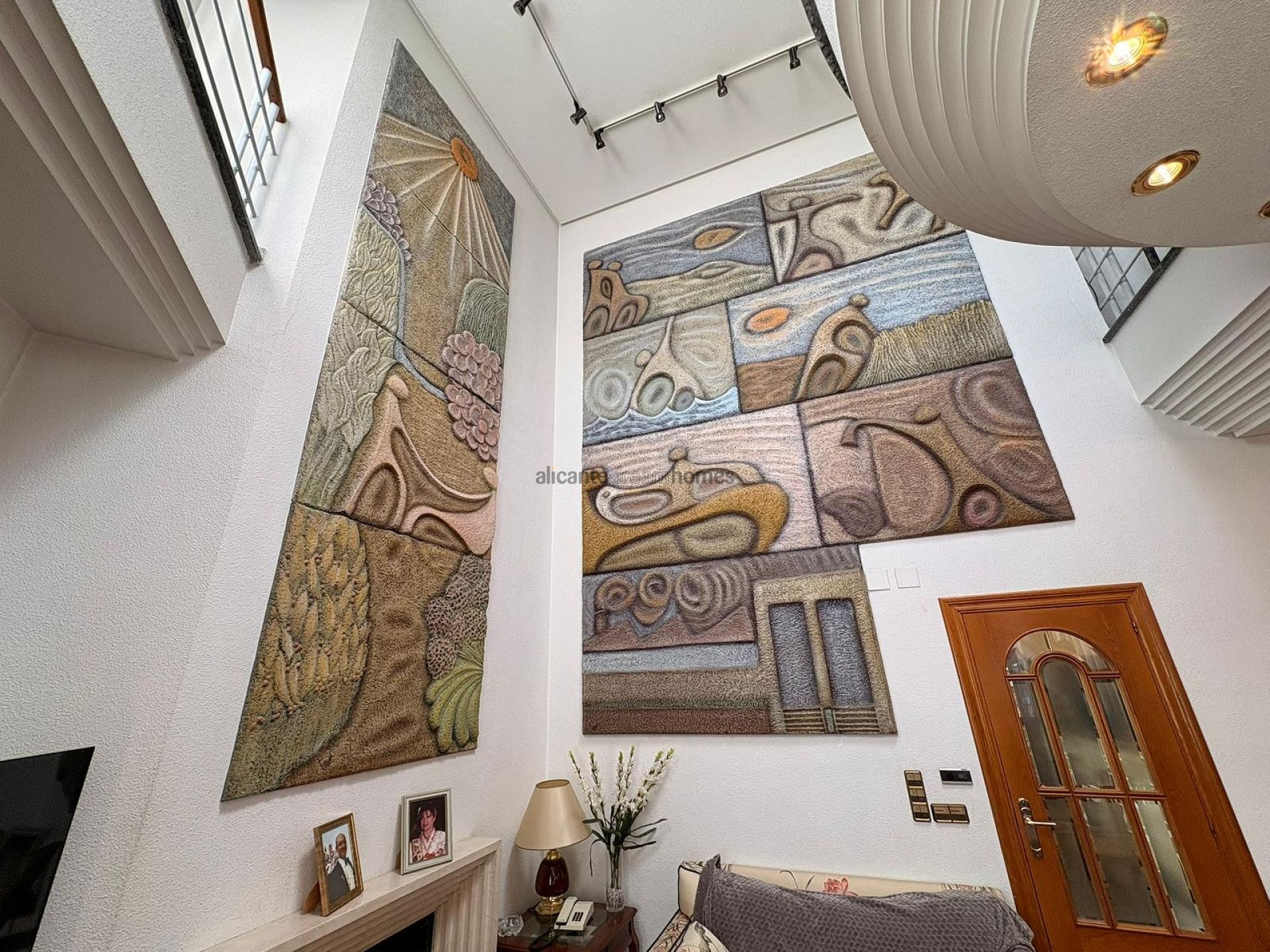 Resale - 6 Bedroom 5 Bathroom Villa in Sax -  - Alicante