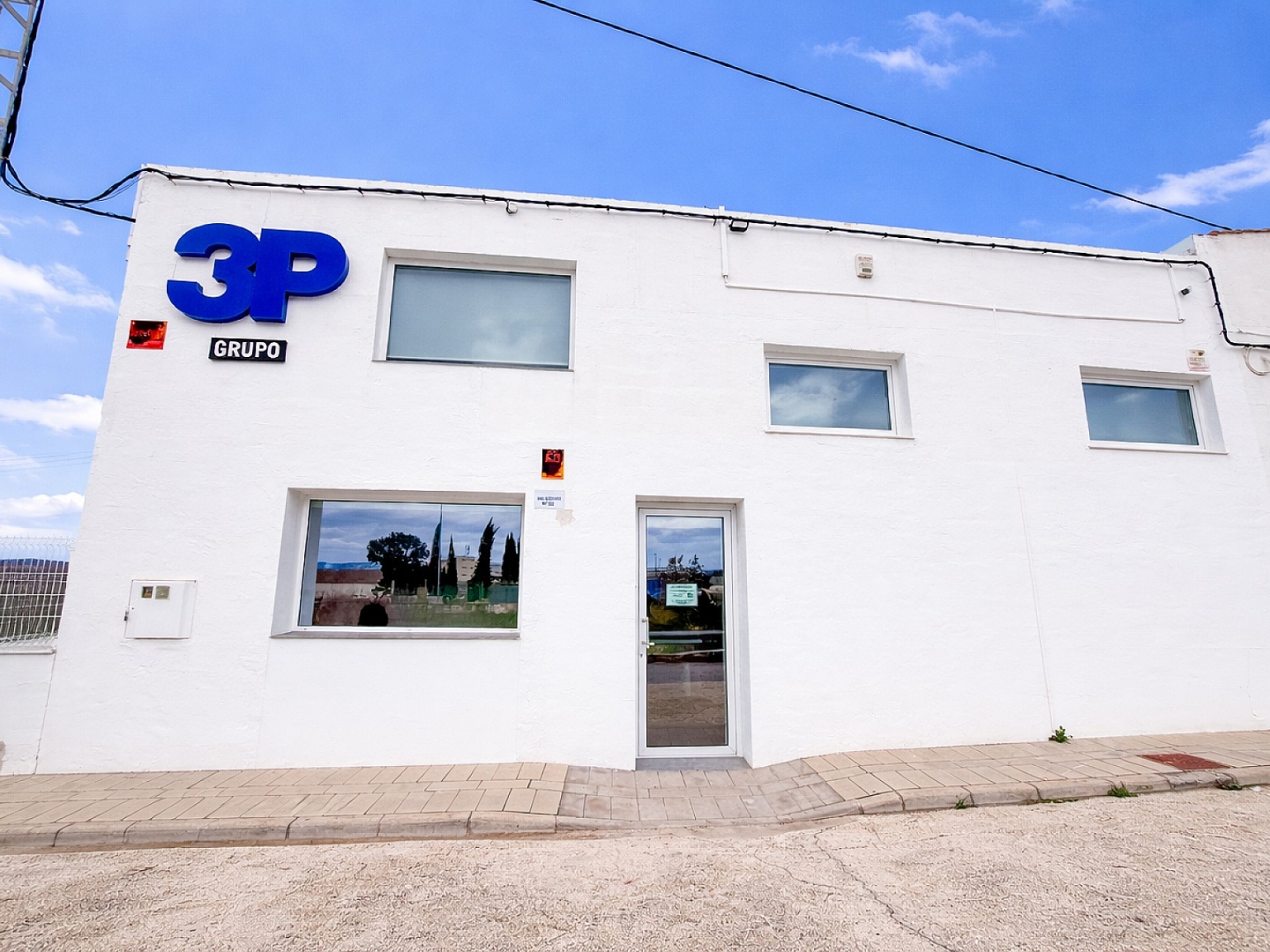 4 Bedroom 2 Bathroom Commercial in Villena