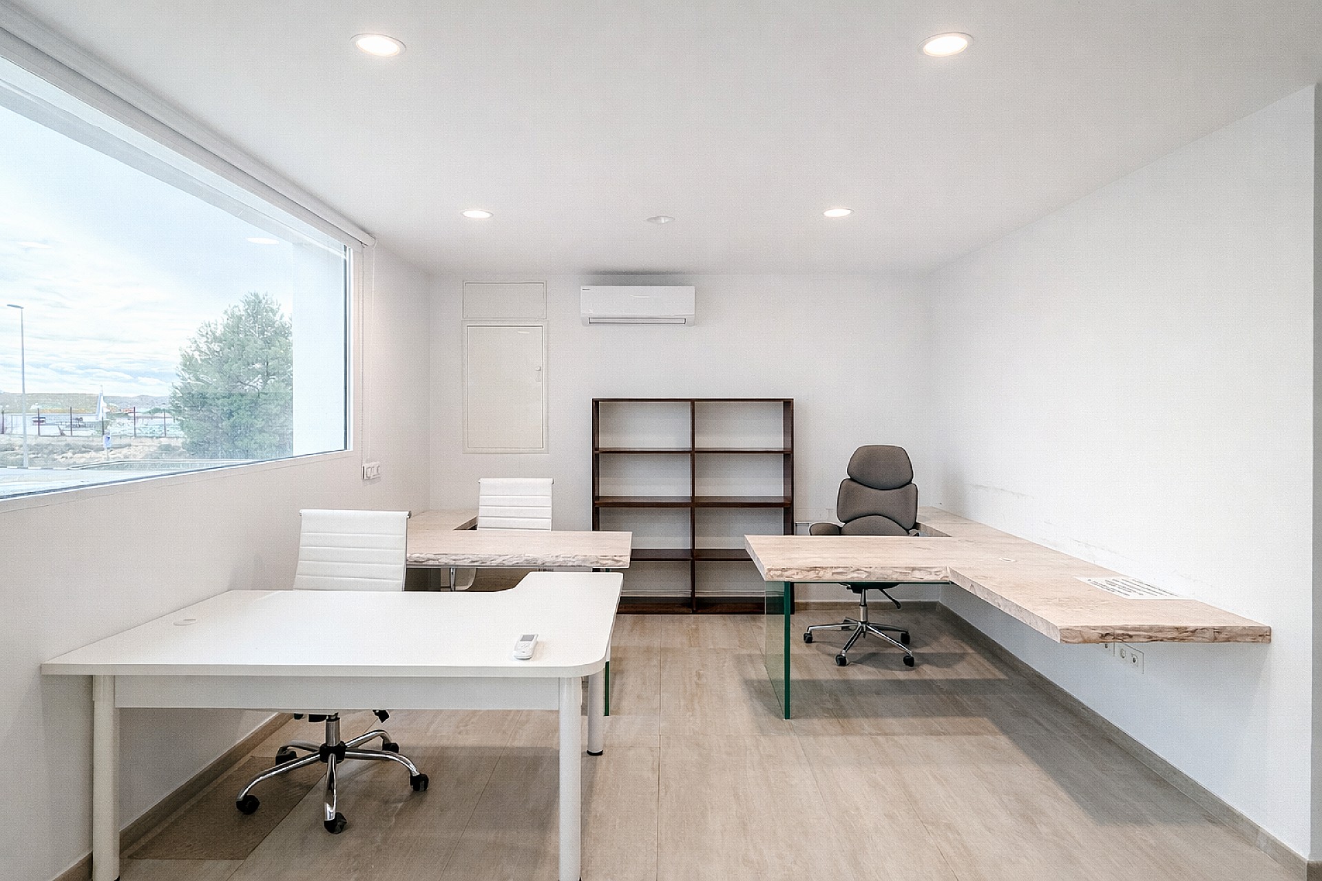 Resale - 4 Bedroom 2 Bathroom Commercial in Villena -  - Alicante