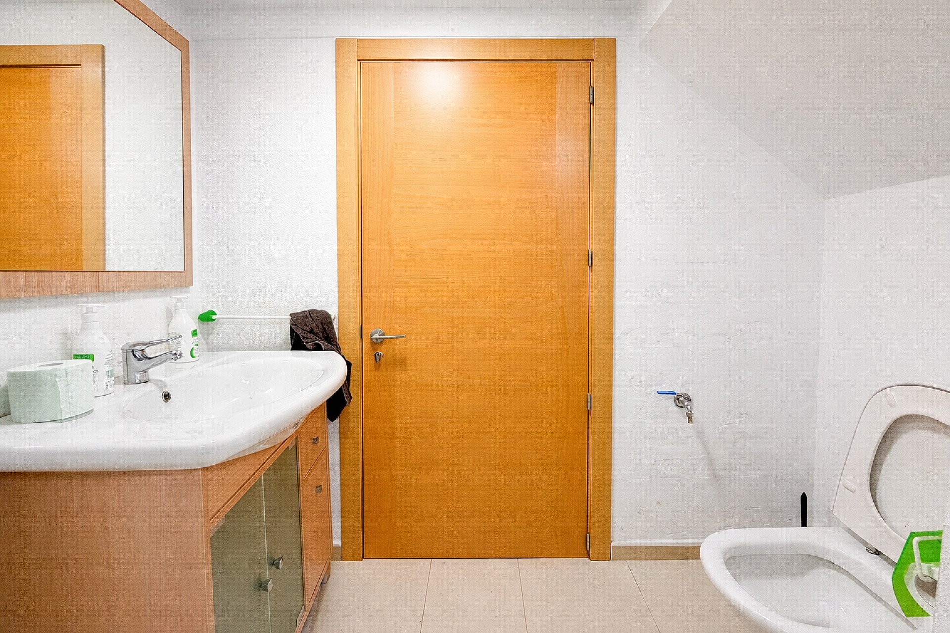 Resale - 4 Bedroom 2 Bathroom Commercial in Villena -  - Alicante