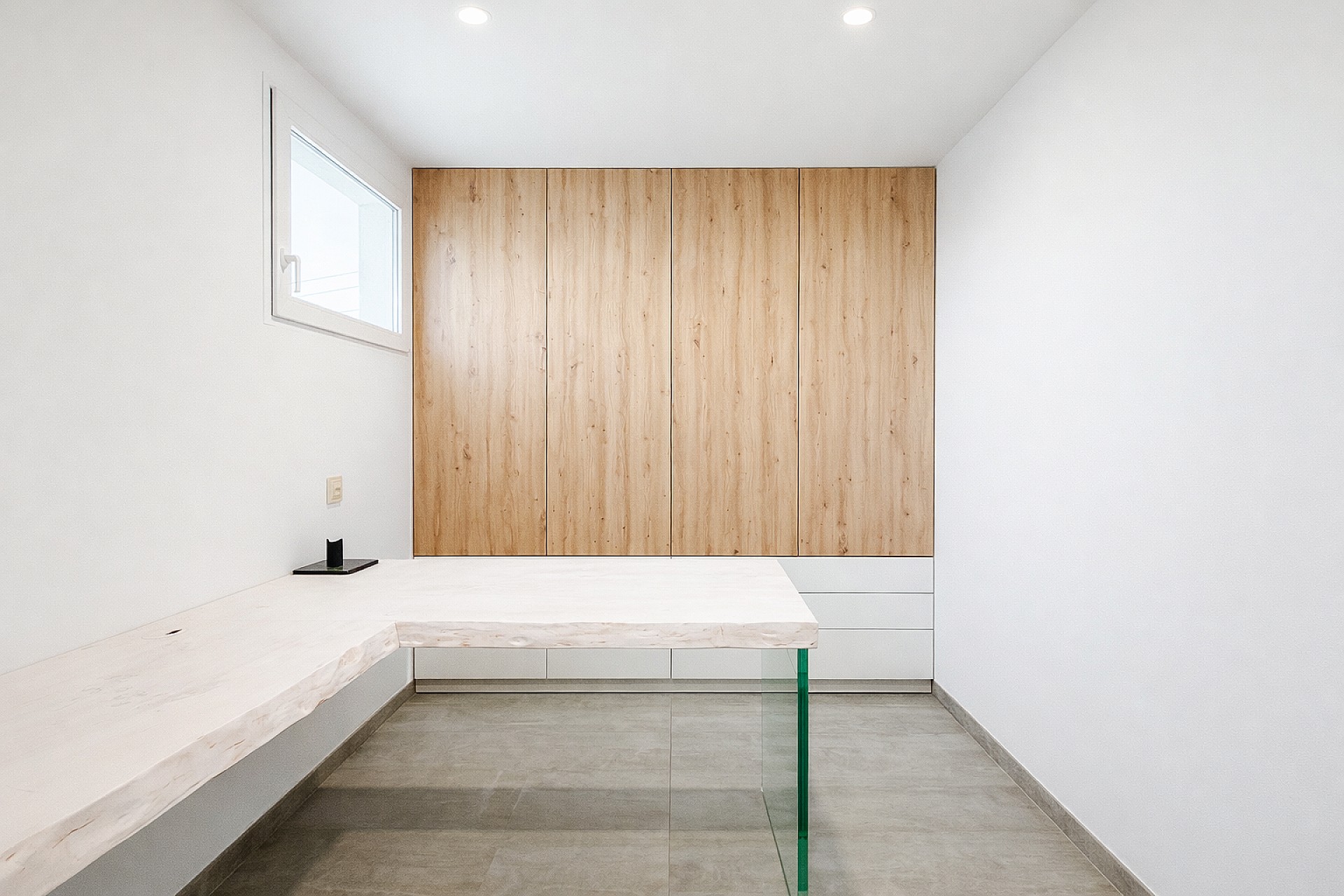 Resale - 4 Bedroom 2 Bathroom Commercial in Villena -  - Alicante
