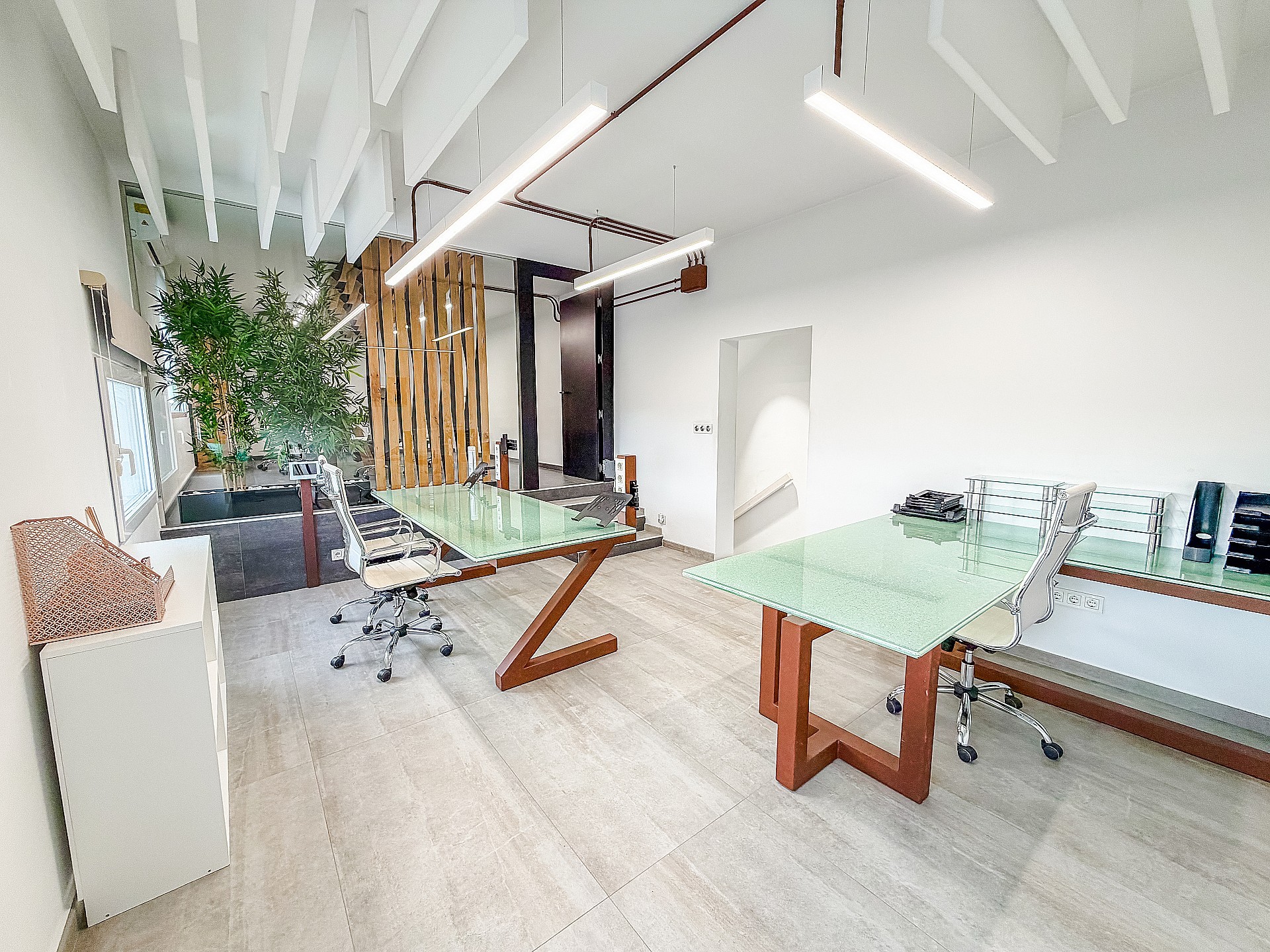 Resale - 4 Bedroom 2 Bathroom Commercial in Villena -  - Alicante
