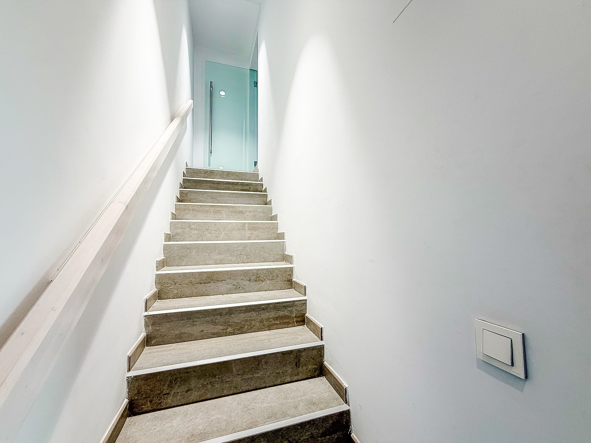 Resale - 4 Bedroom 2 Bathroom Commercial in Villena -  - Alicante