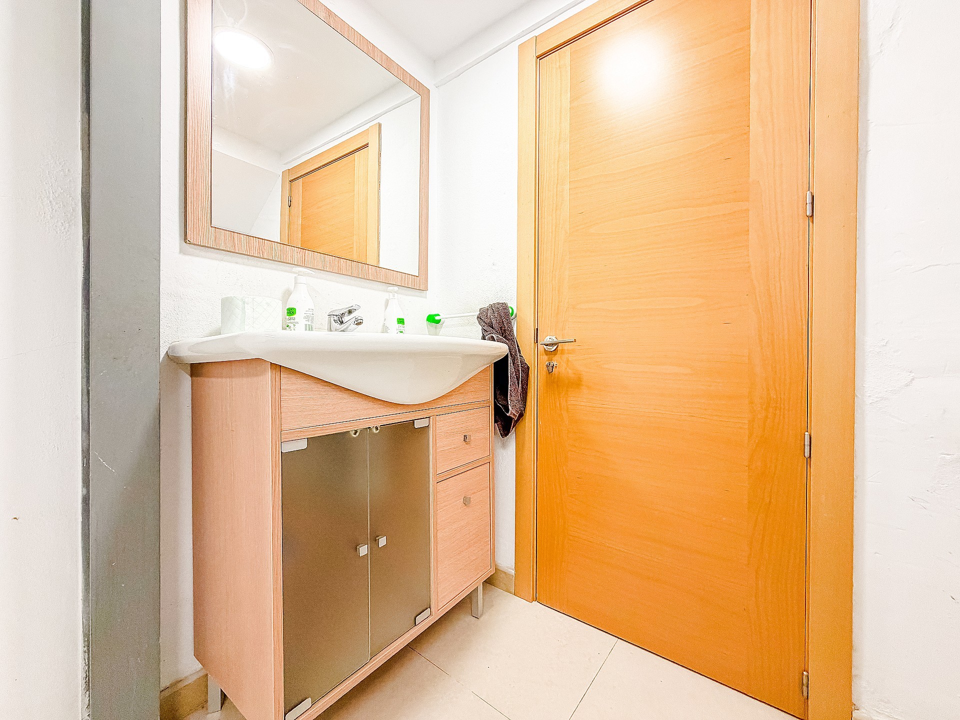 Resale - 4 Bedroom 2 Bathroom Commercial in Villena -  - Alicante