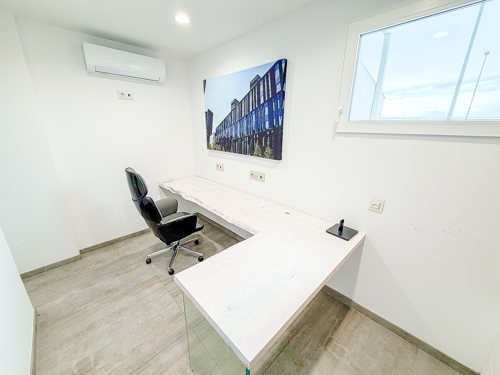 Resale - 4 Bedroom 2 Bathroom Commercial in Villena -  - Alicante