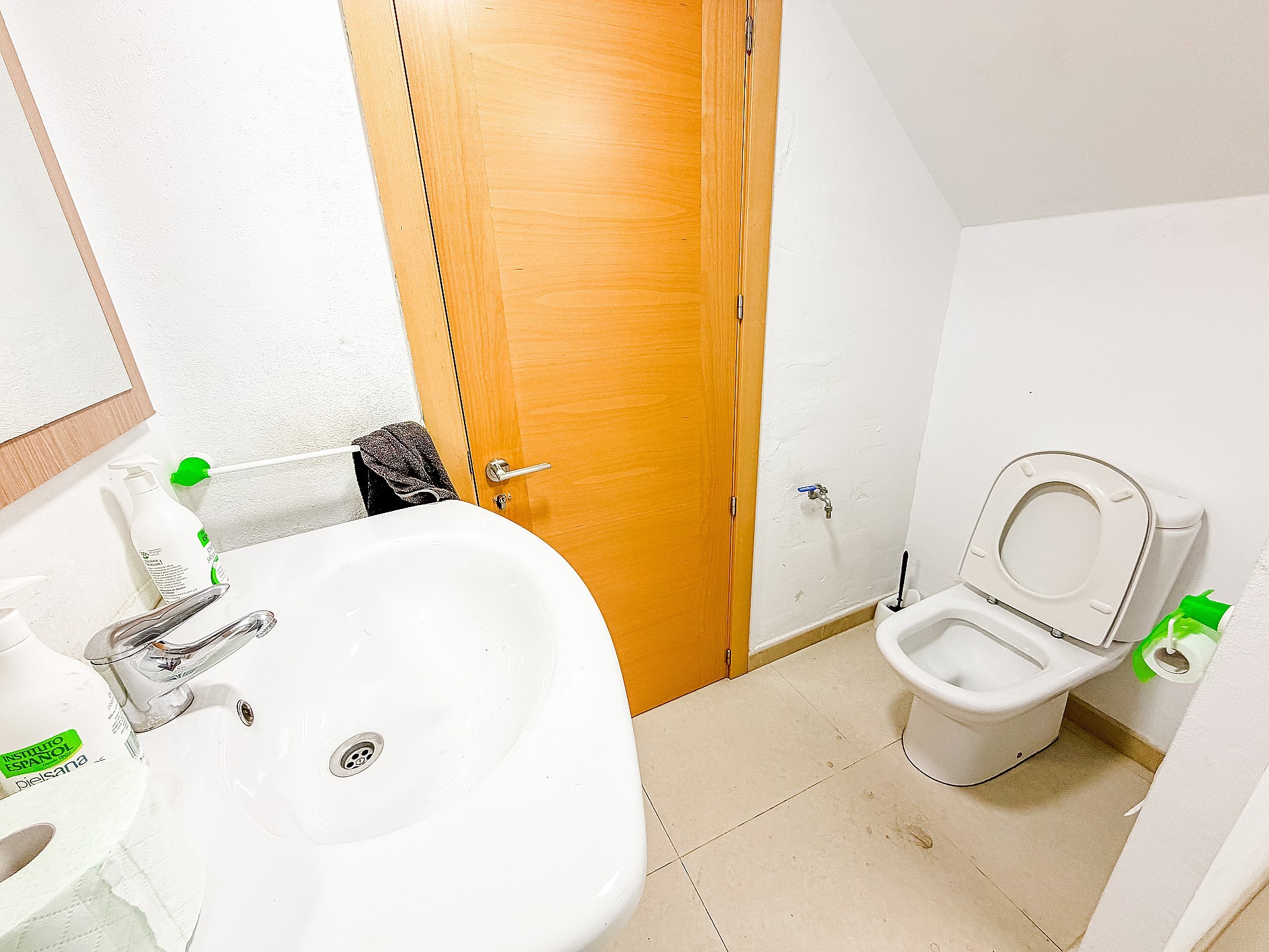 Resale - 4 Bedroom 2 Bathroom Commercial in Villena -  - Alicante