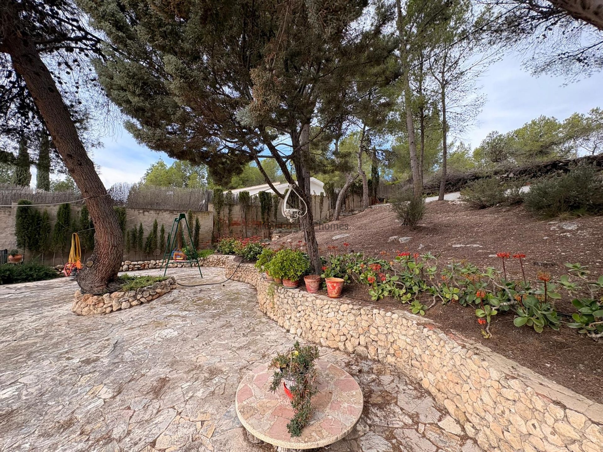 Resale - 4 Bedroom 2 Bathroom Villa in Sax -  - Alicante