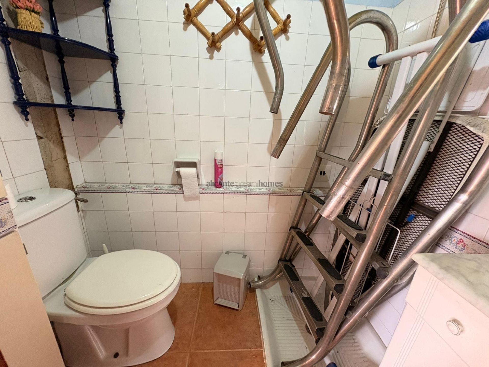 Resale - 4 Bedroom 2 Bathroom Villa in Sax -  - Alicante