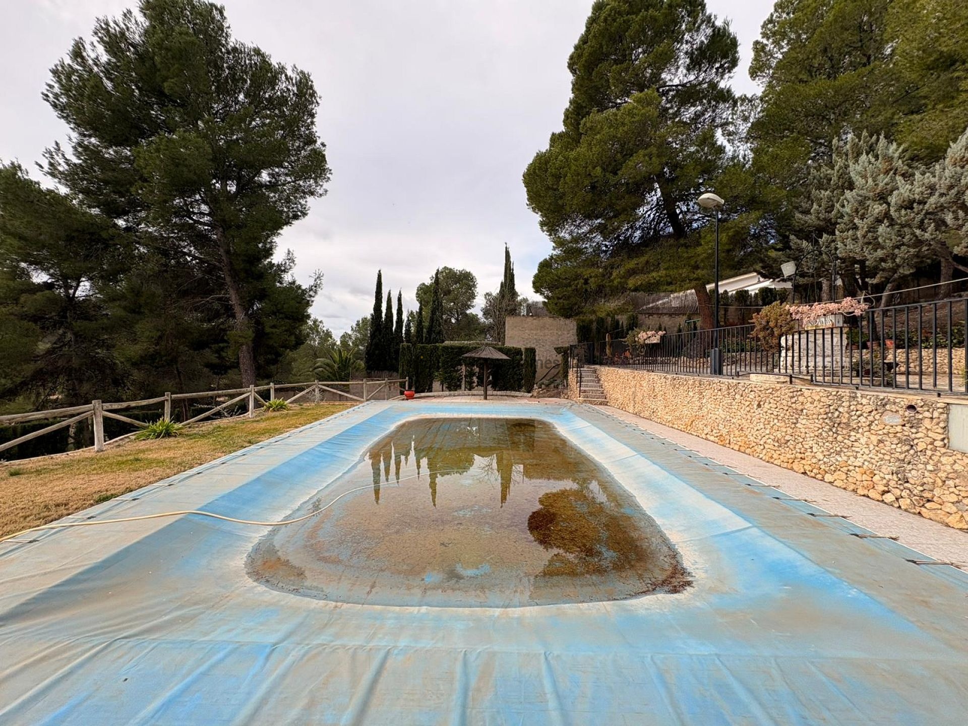 Resale - 4 Bedroom 2 Bathroom Villa in Sax -  - Alicante