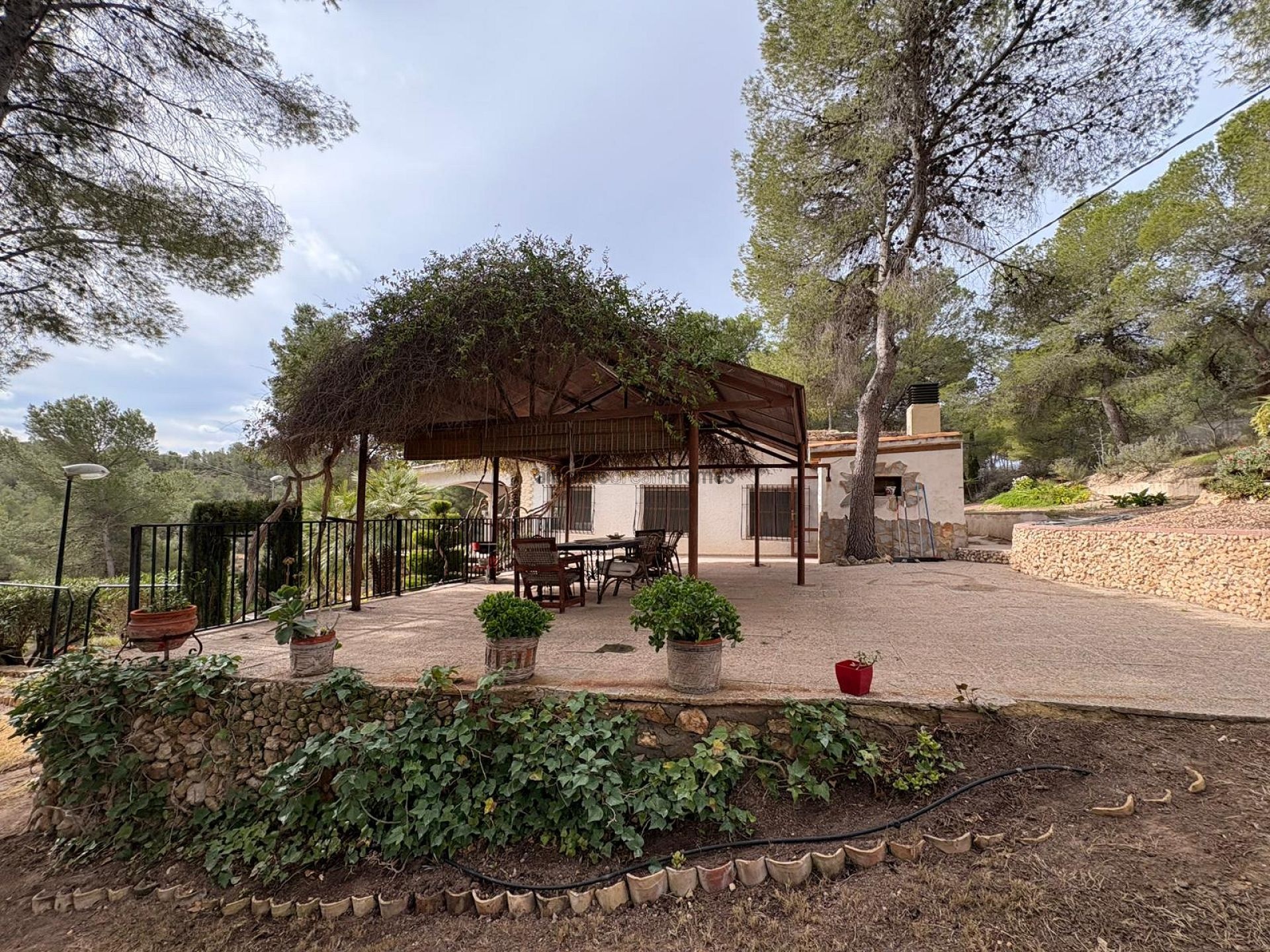 Resale - 4 Bedroom 2 Bathroom Villa in Sax -  - Alicante