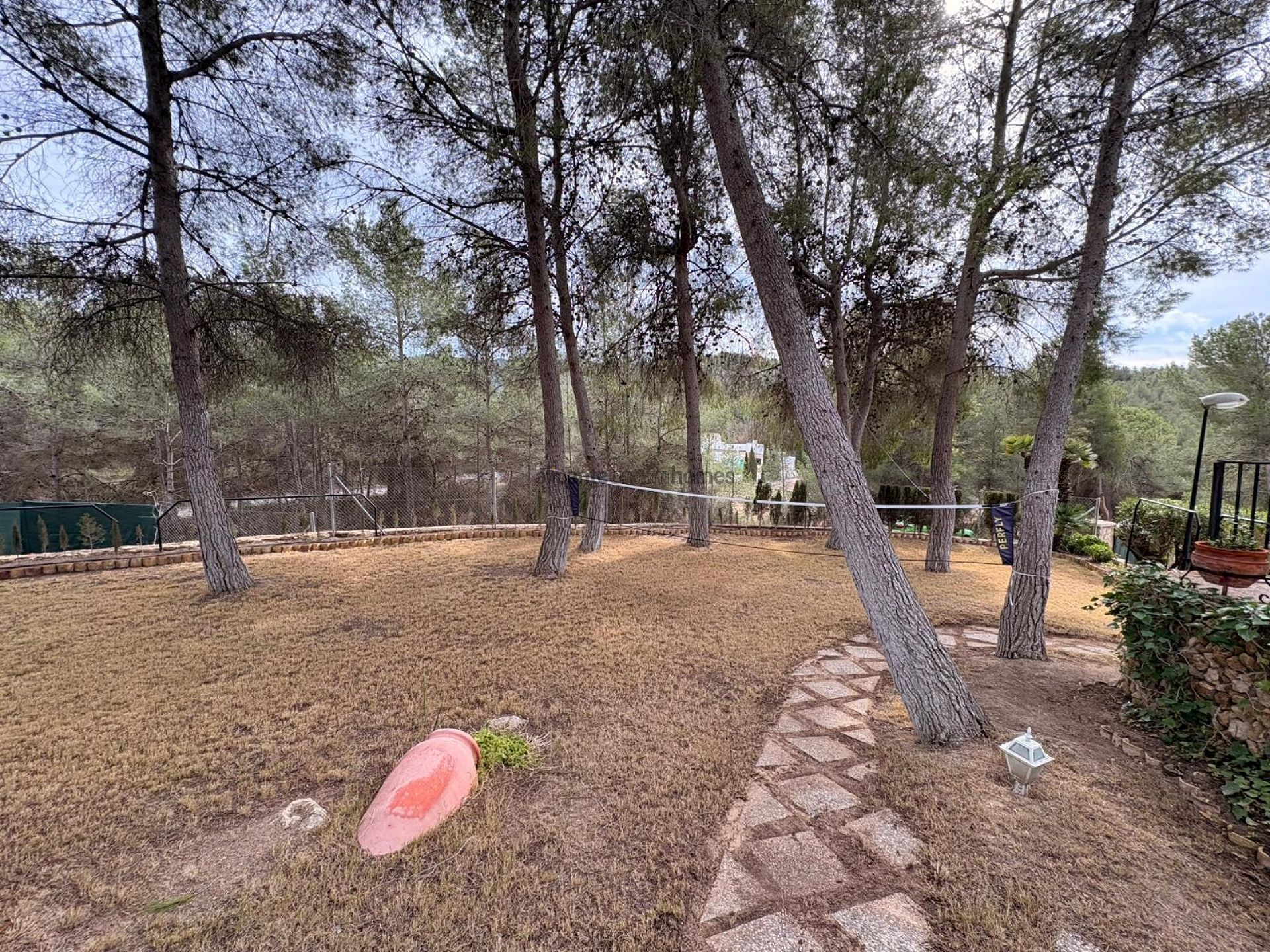 Resale - 4 Bedroom 2 Bathroom Villa in Sax -  - Alicante