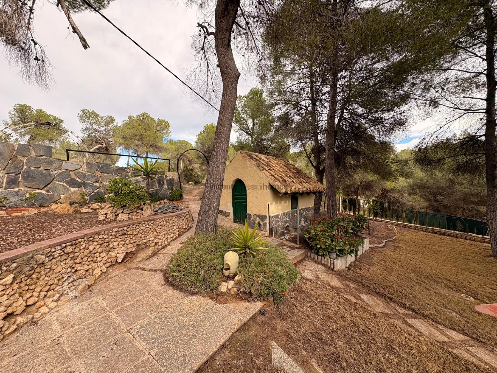 Resale - 4 Bedroom 2 Bathroom Villa in Sax -  - Alicante