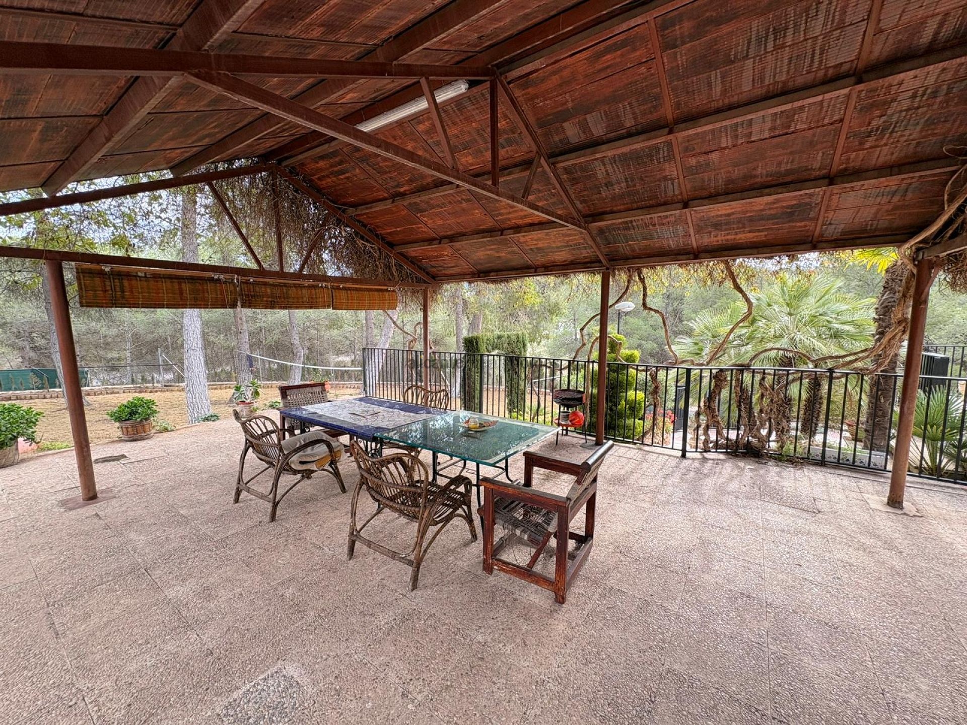 Resale - 4 Bedroom 2 Bathroom Villa in Sax -  - Alicante