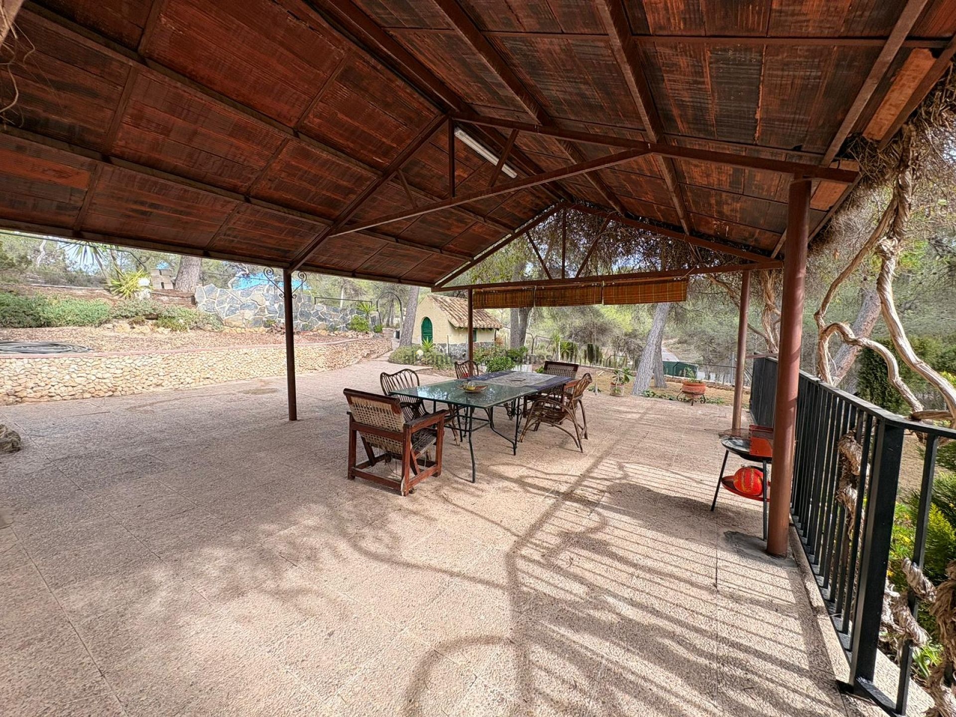 Resale - 4 Bedroom 2 Bathroom Villa in Sax -  - Alicante