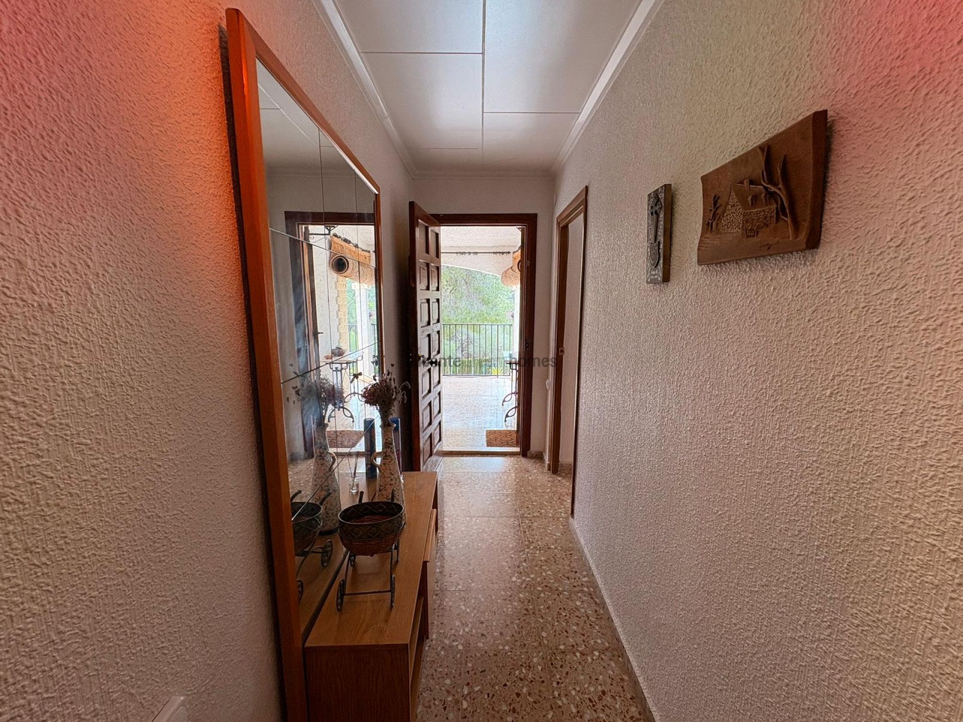 Resale - 4 Bedroom 2 Bathroom Villa in Sax -  - Alicante