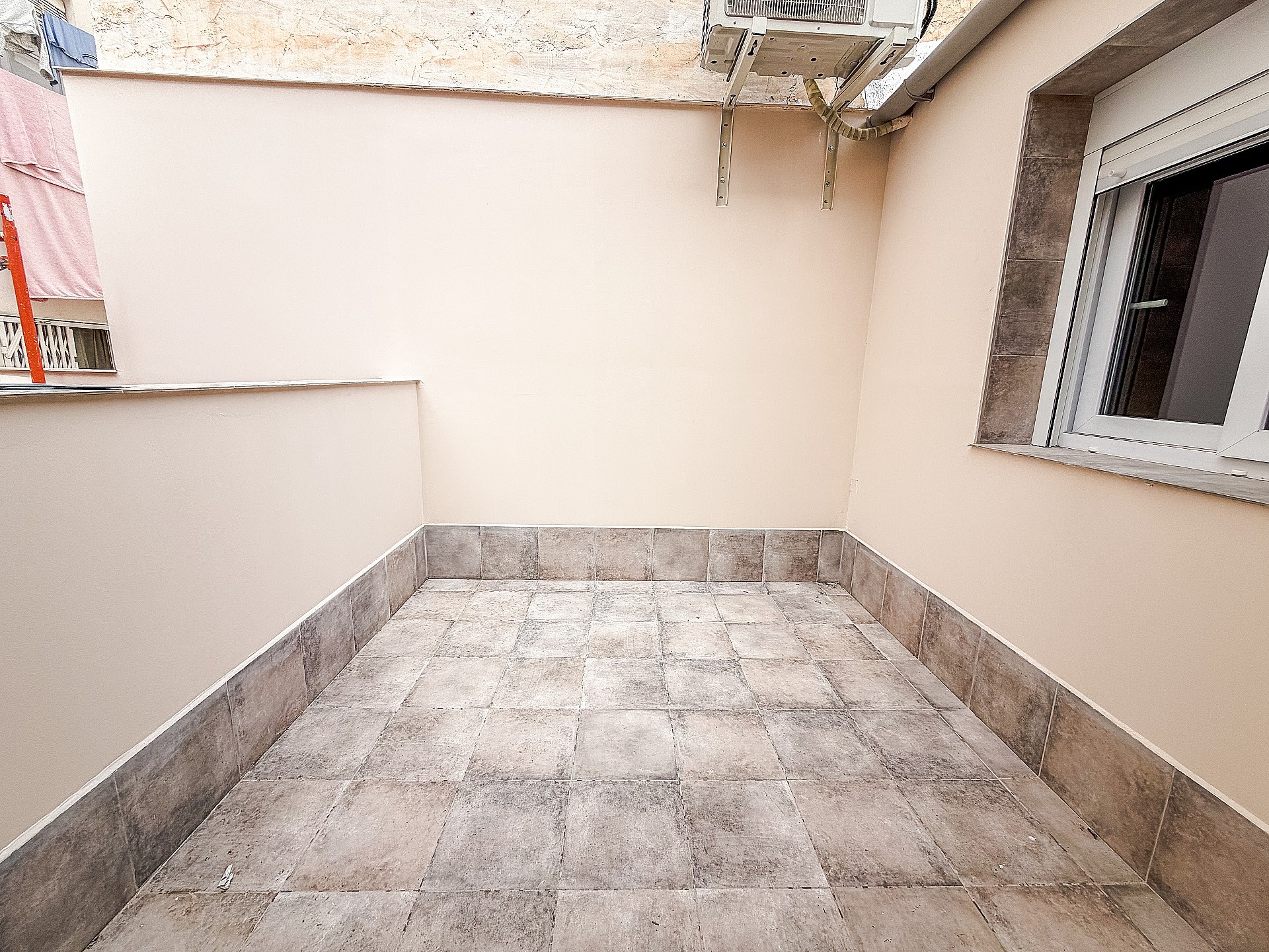 Resale - 2 Bedroom 2 Bathroom Apartment in Elche -  - Alicante