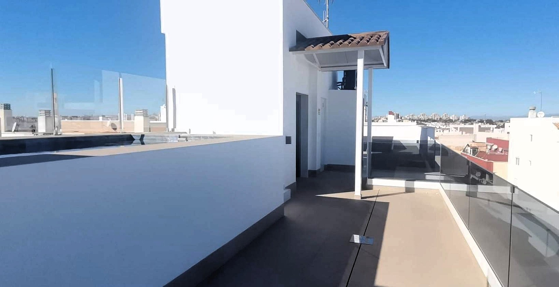 Resale - 2 Bedroom 1 Bathroom Apartment in Torrevieja -  - Alicante