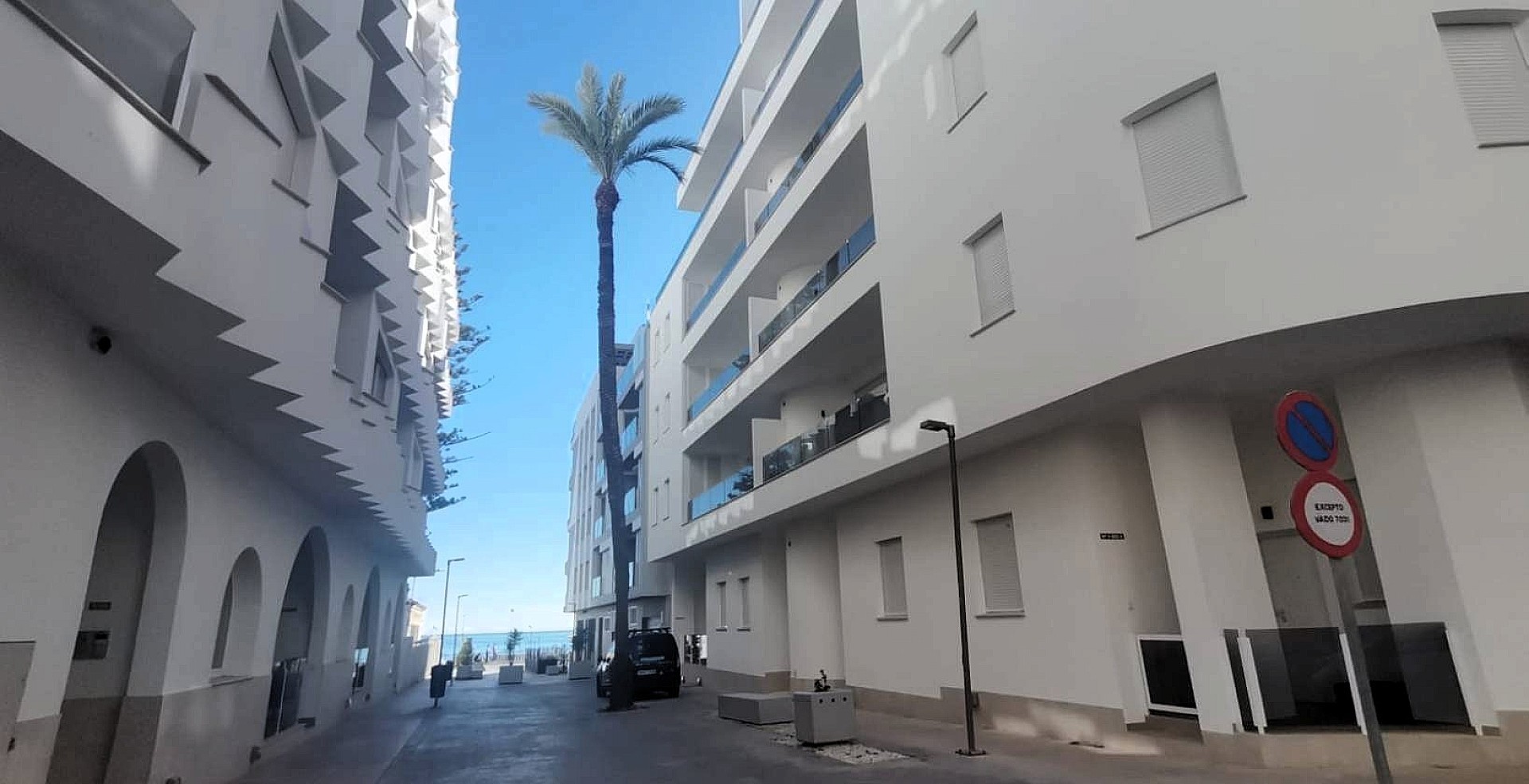 Resale - 2 Bedroom 1 Bathroom Apartment in Torrevieja -  - Alicante